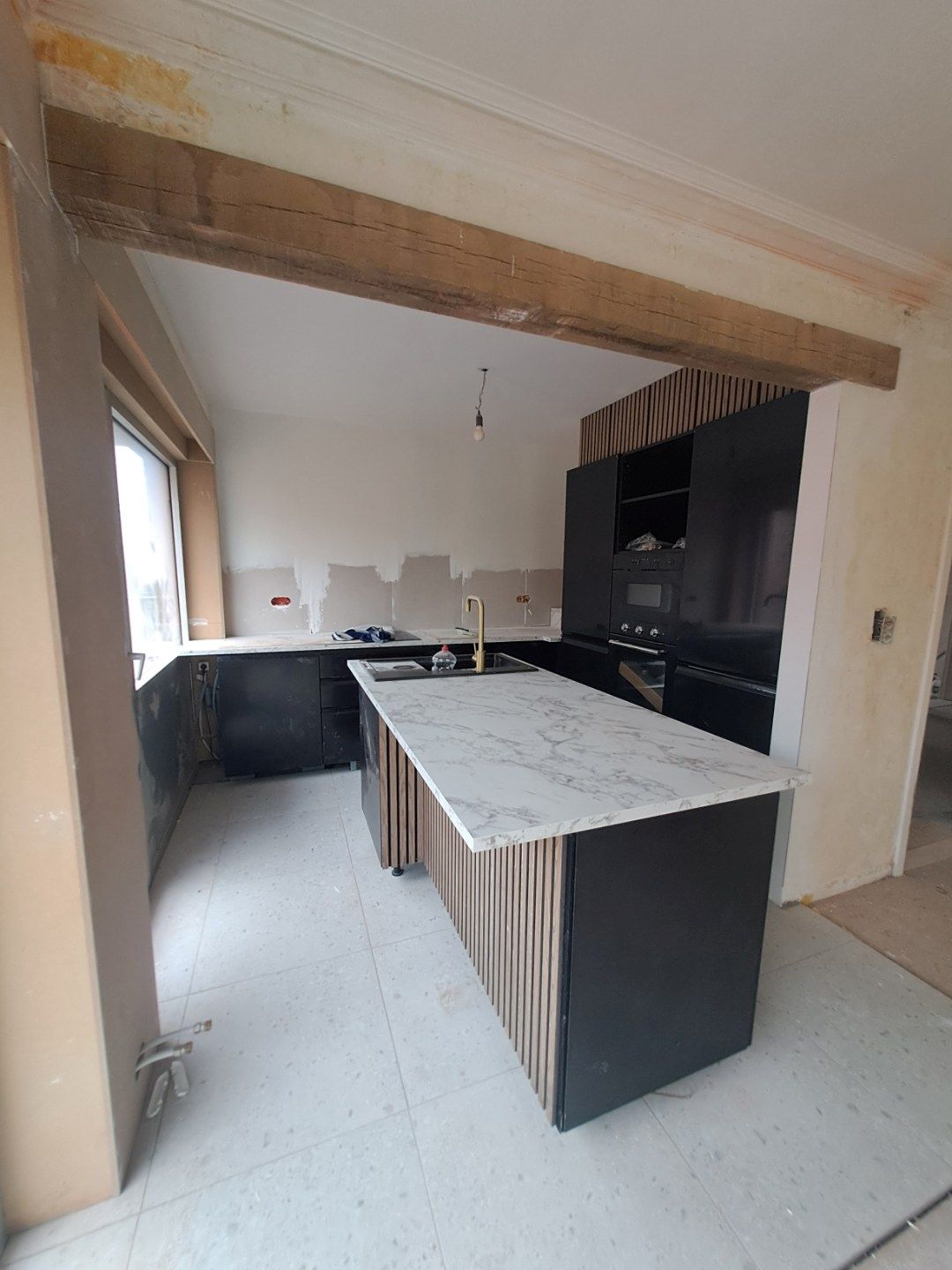 Vernieuwd hoekappartement foto {{pictureIndex}}