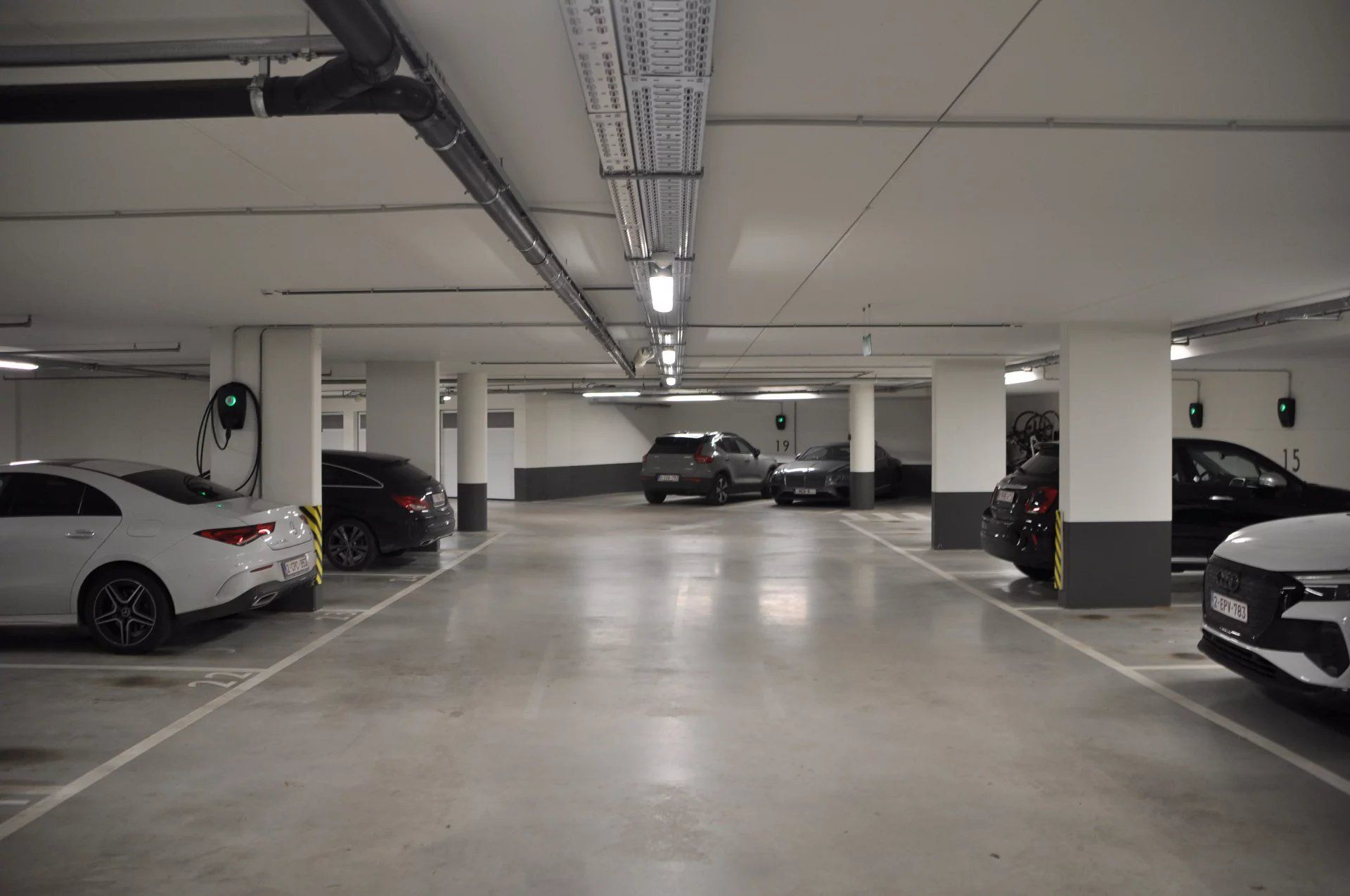 PRACHTIG EN RECENT APPARTEMENT VAN 88M² MET 2 SLPK'S EN 2 PARKINGS IN ZUIDZICHT foto 17