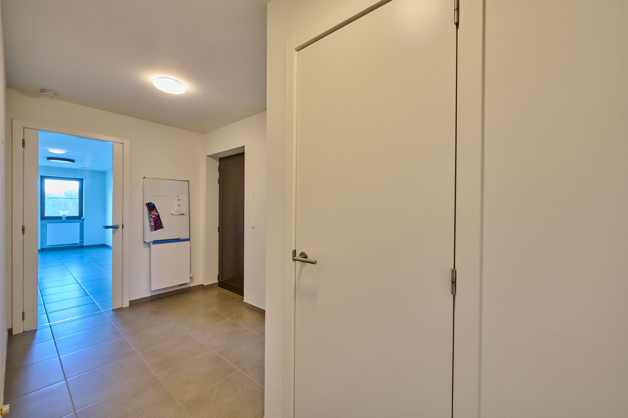 Energiezuinig, recent 2 slpk appartement + parking + berging foto 10