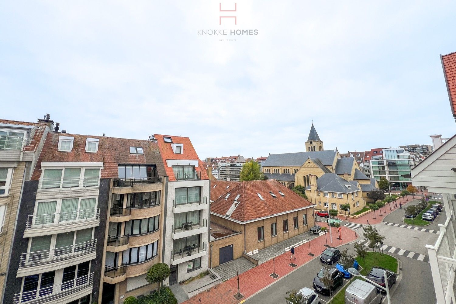 Ruime en gezellig gemeubelde vakantie-duplex met 2 mooie terrassen op de Van Bunnenlaan foto 3