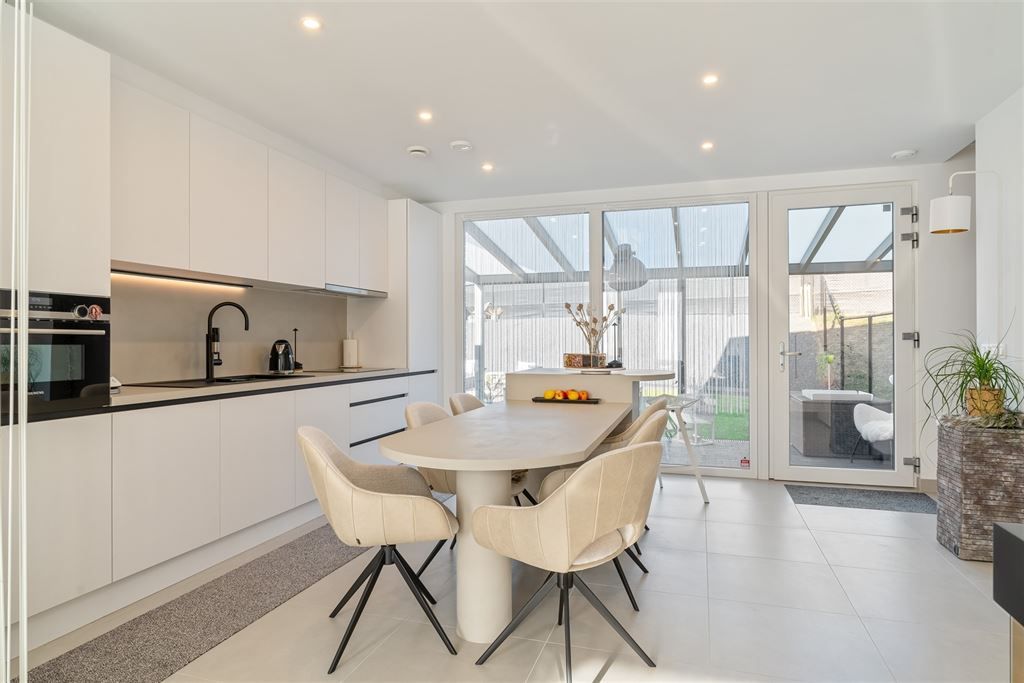Volledig instapklare nieuwbouwwoning (2% registratie!) foto {{pictureIndex}}