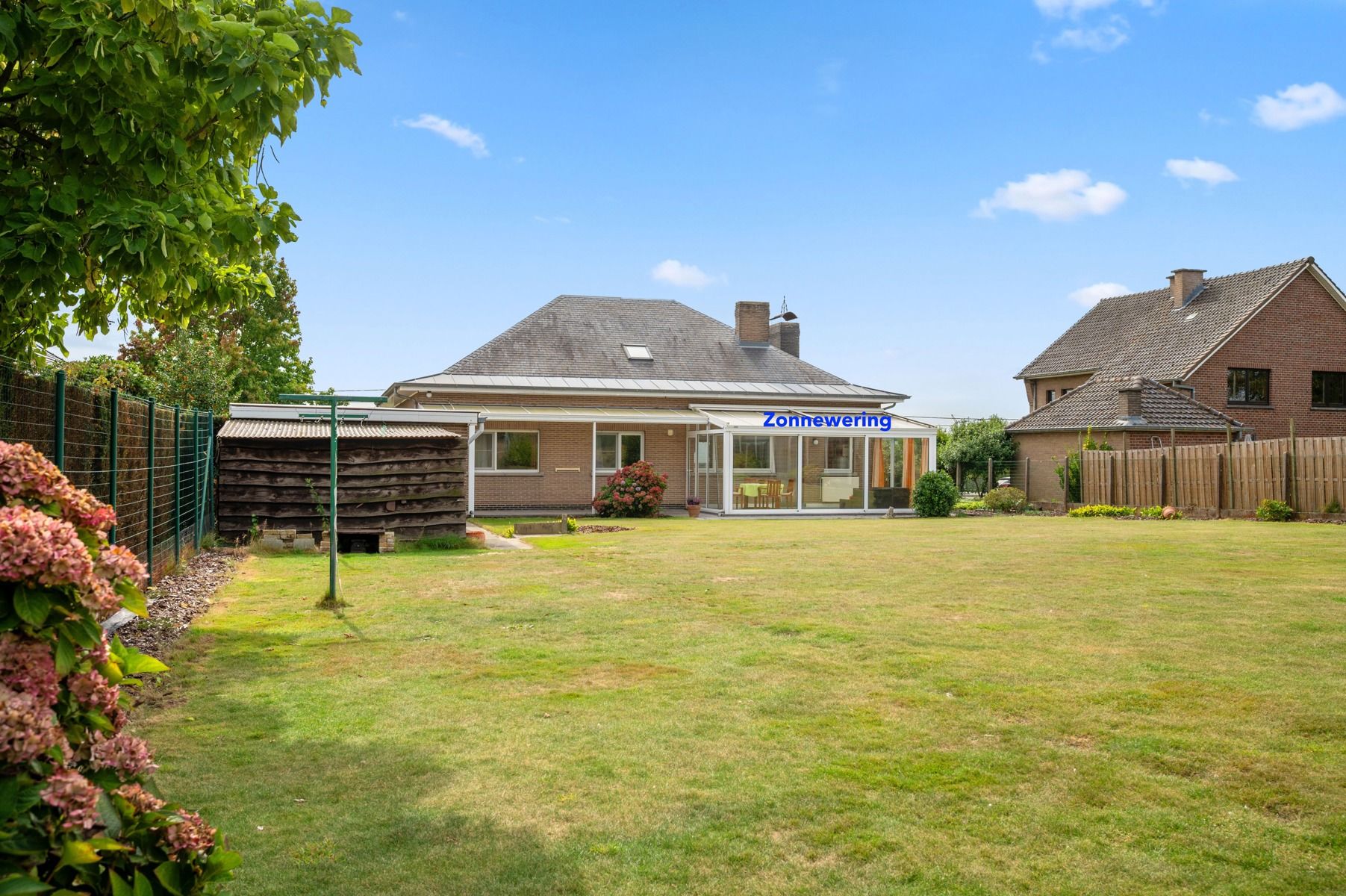 Ruime bungalow met prachtige tuin en talrijke mogelijkheden foto 26