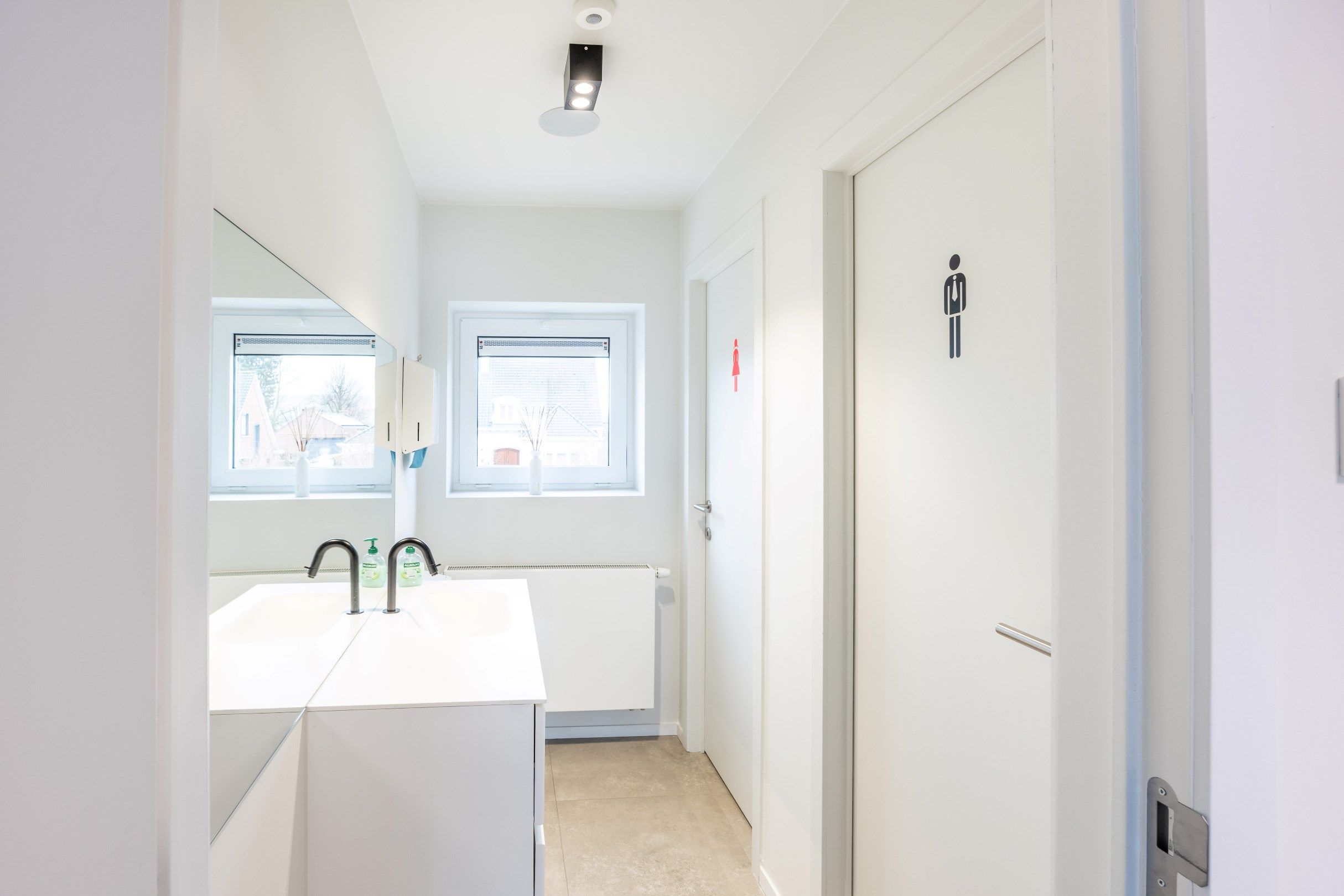 KMO GEBOUW OP 2890 M² foto 19