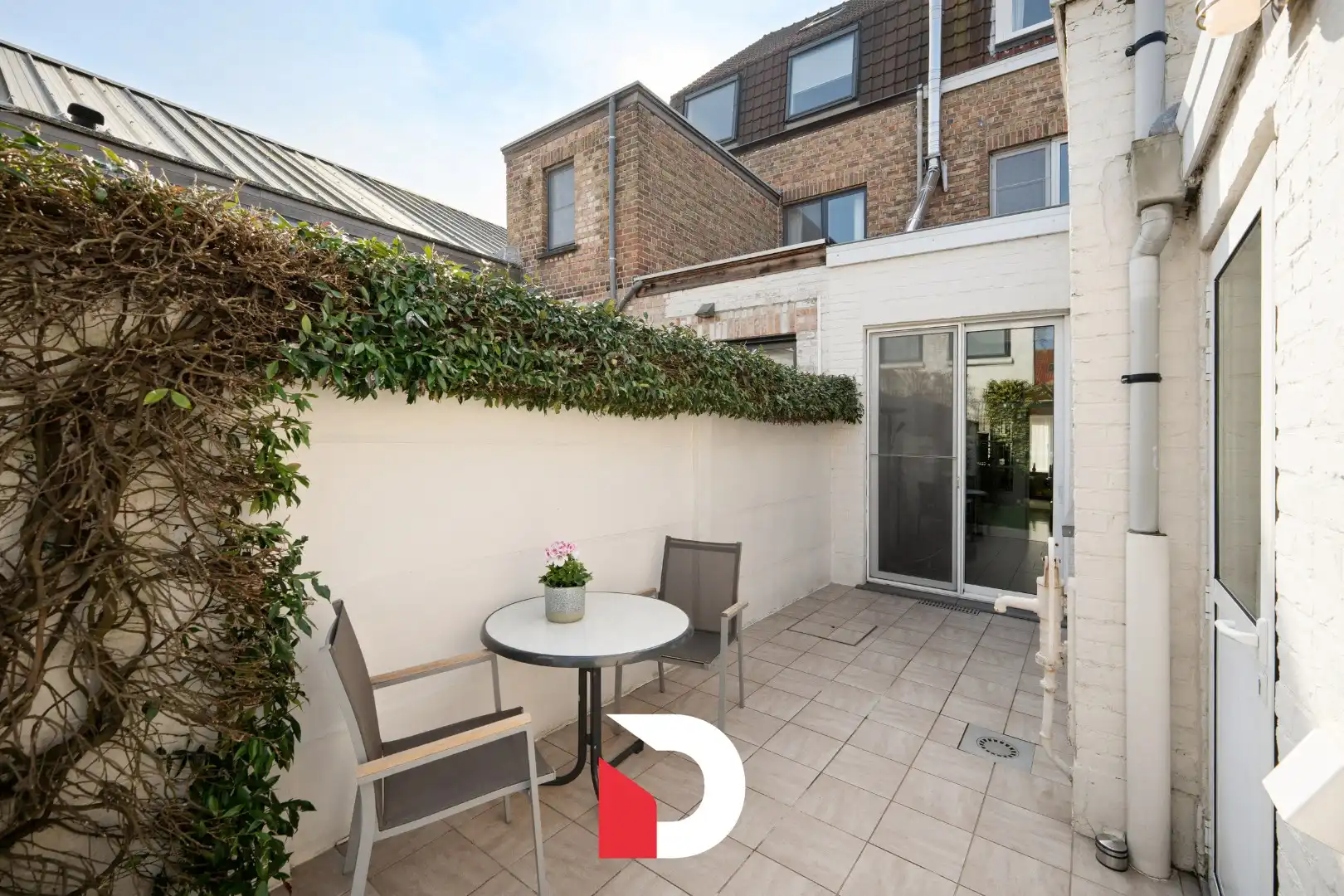 Riante burgerwoning te Kristus-Koning met 4 slk tuin en garagebox foto 9