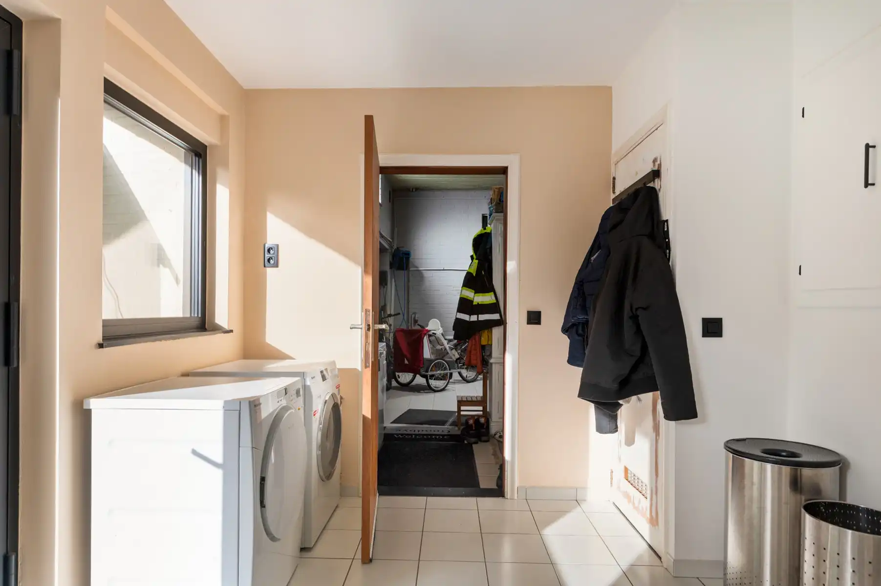 Veelzijdige villa met garage/magazijn van ca. 101 m foto 18