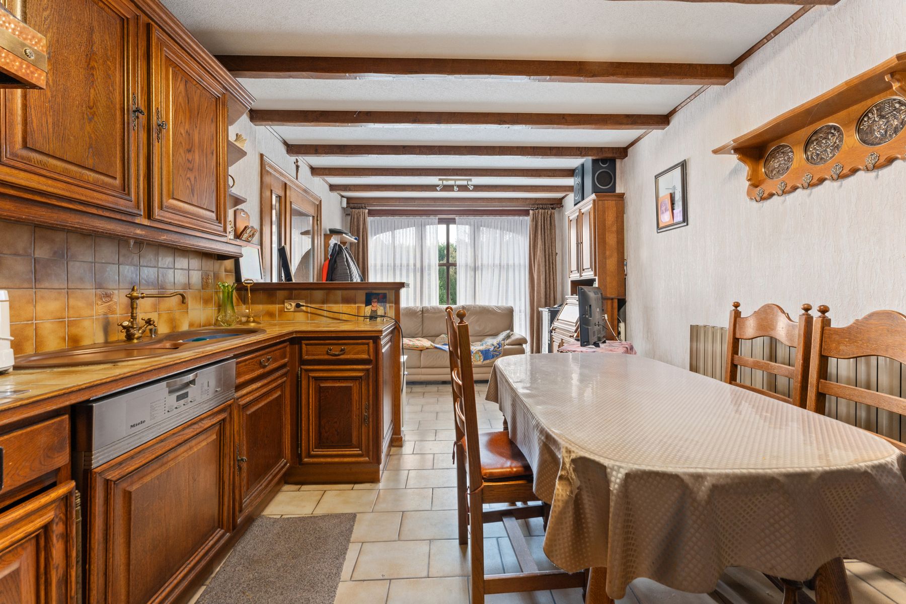 Idyllisch gelegen villa op 3598 m² met garage voor 6 wagens foto 11