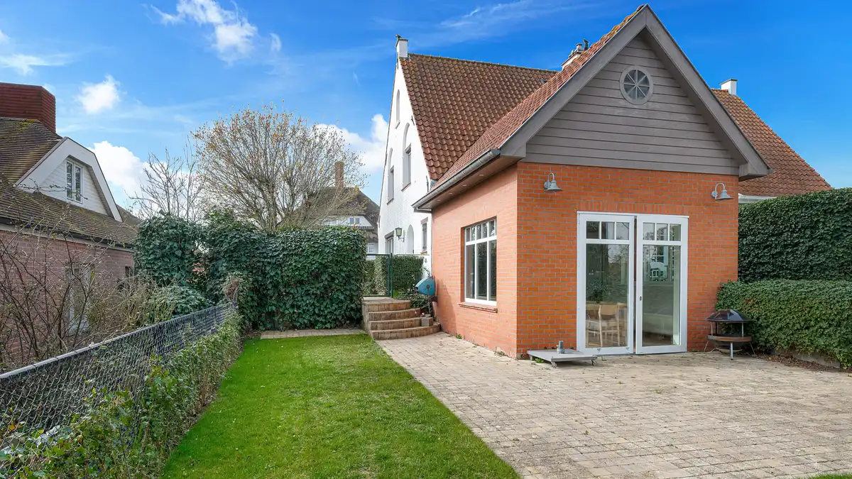 Subliem gerenoveerde koppelvilla op 150m van het strand te koop! foto 24