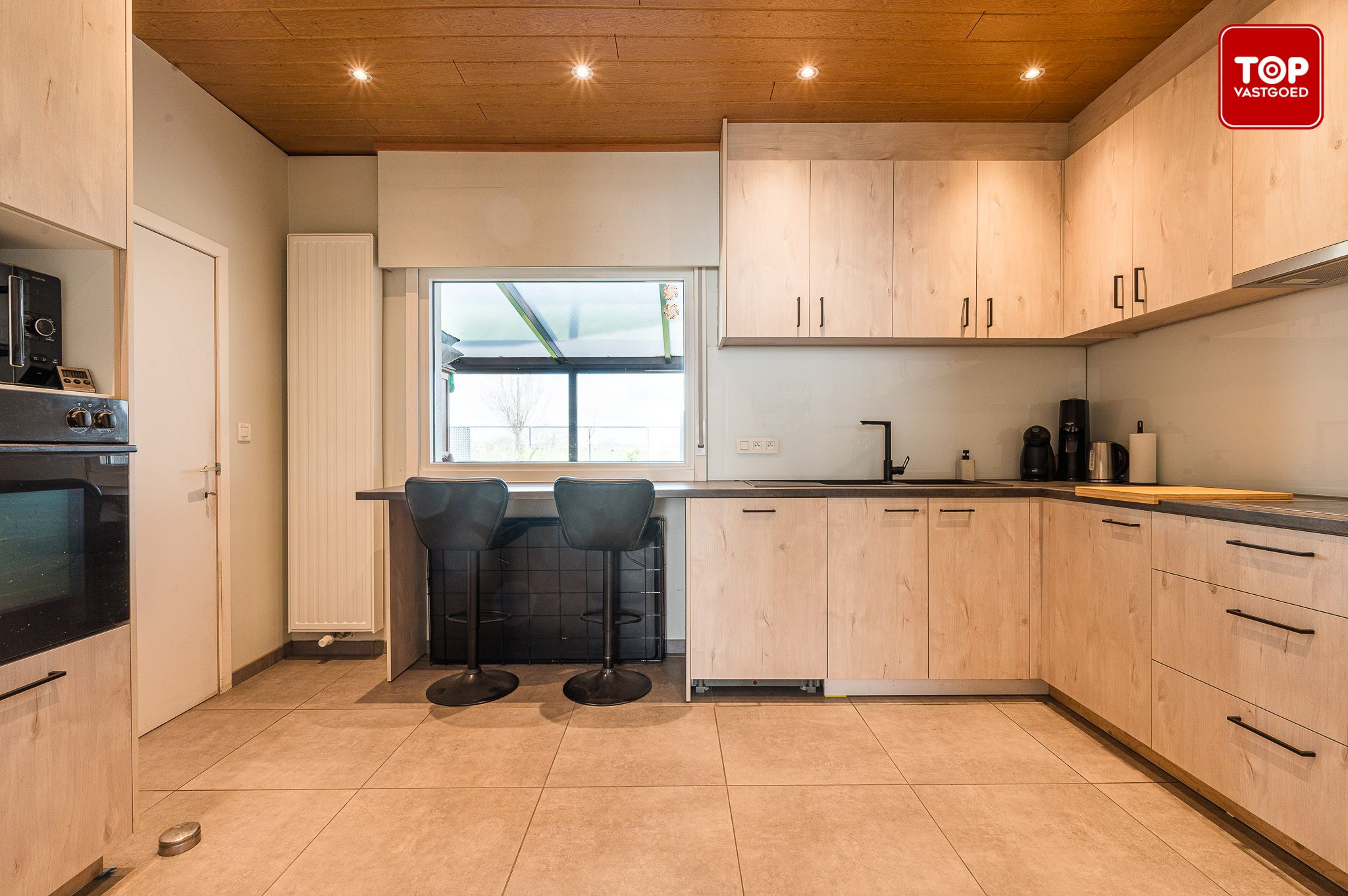 instapklare woning met zicht op uitgestrekte velden foto 6