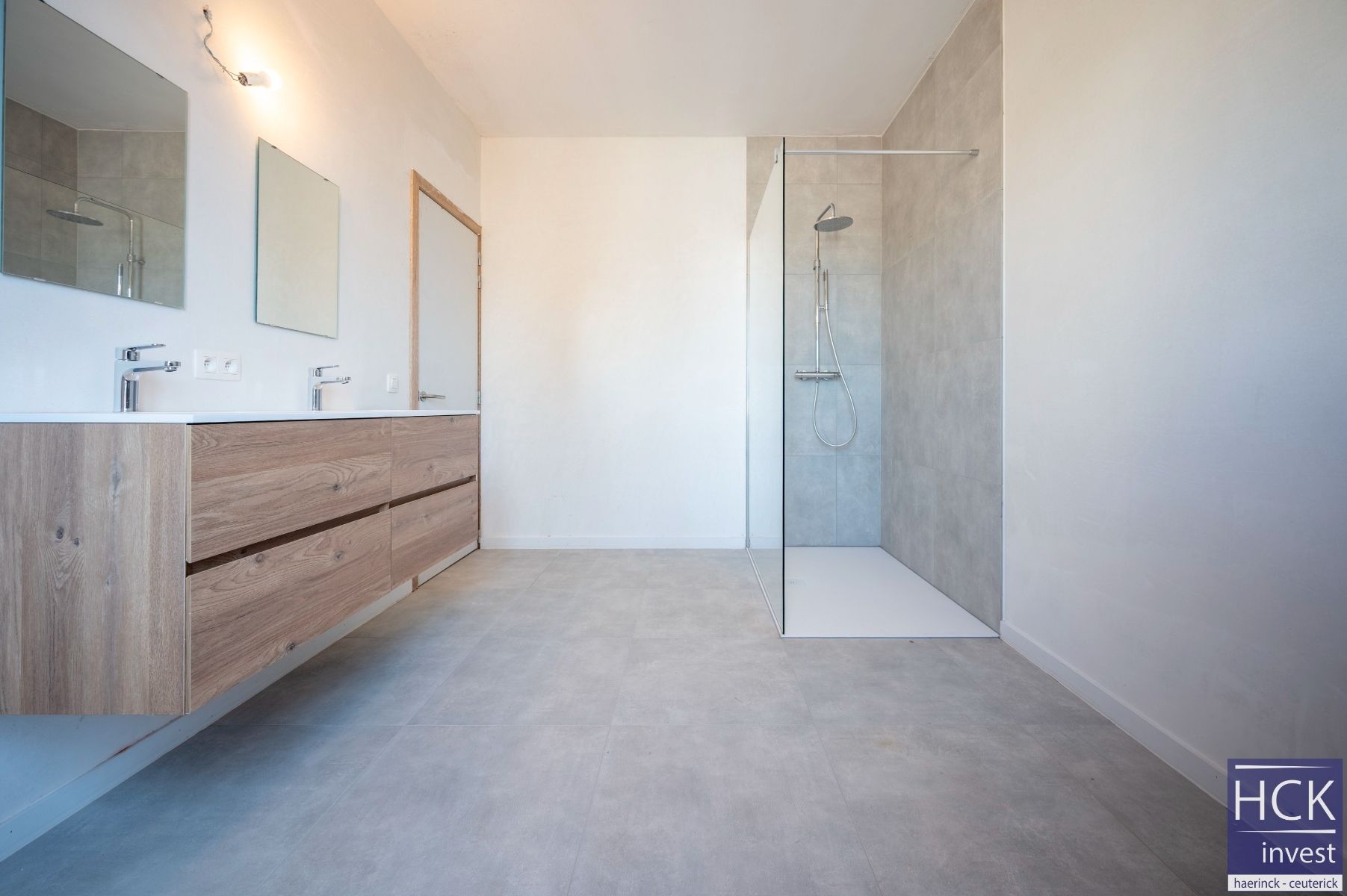 WAREGEM - Nieuw gerenoveerde woning met 2 SLPK. in hartje Waregem! foto 14