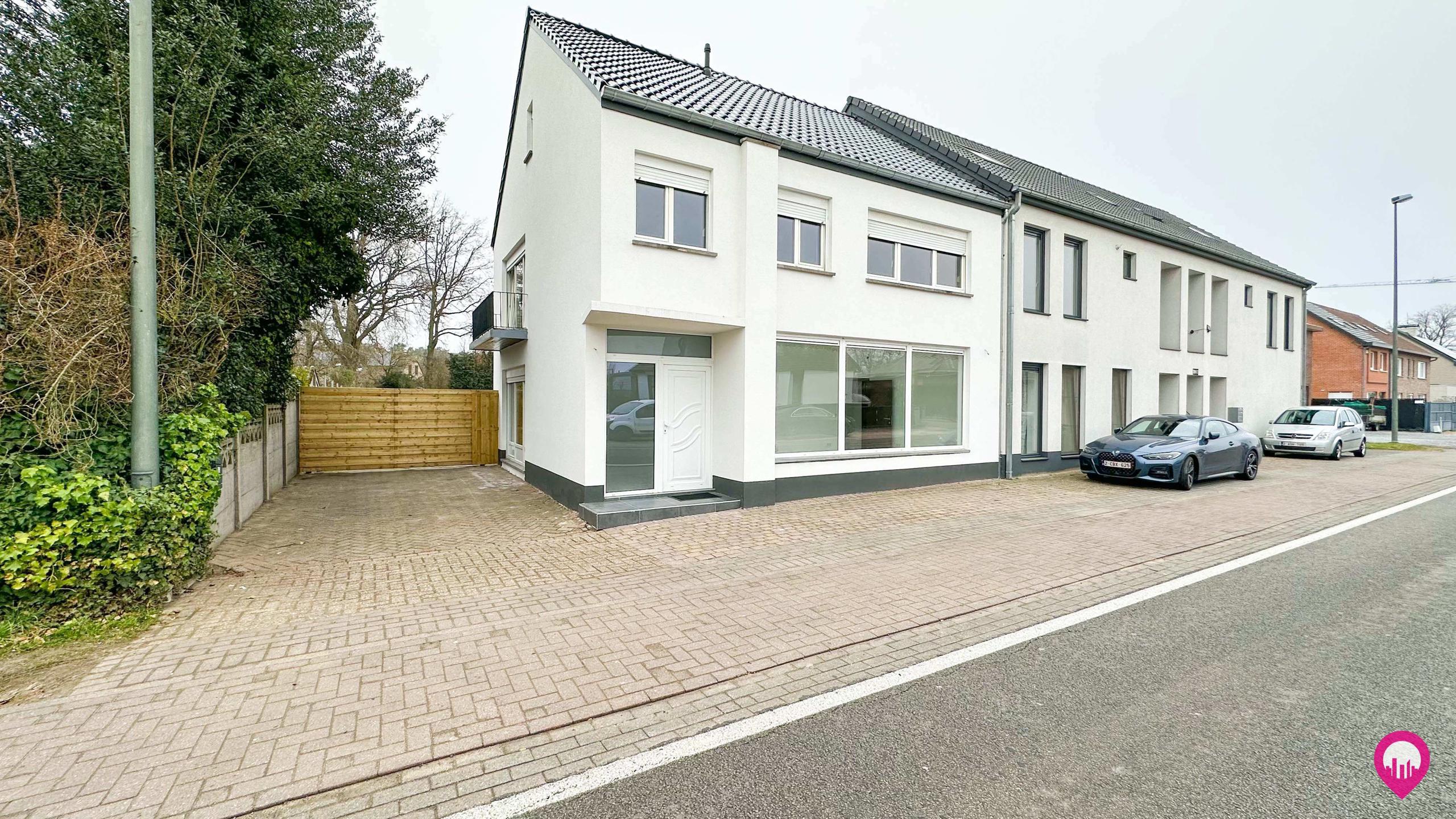 Vernieuwde ruime woning met 4slpks op 6are met gunstig EPC!  foto 1