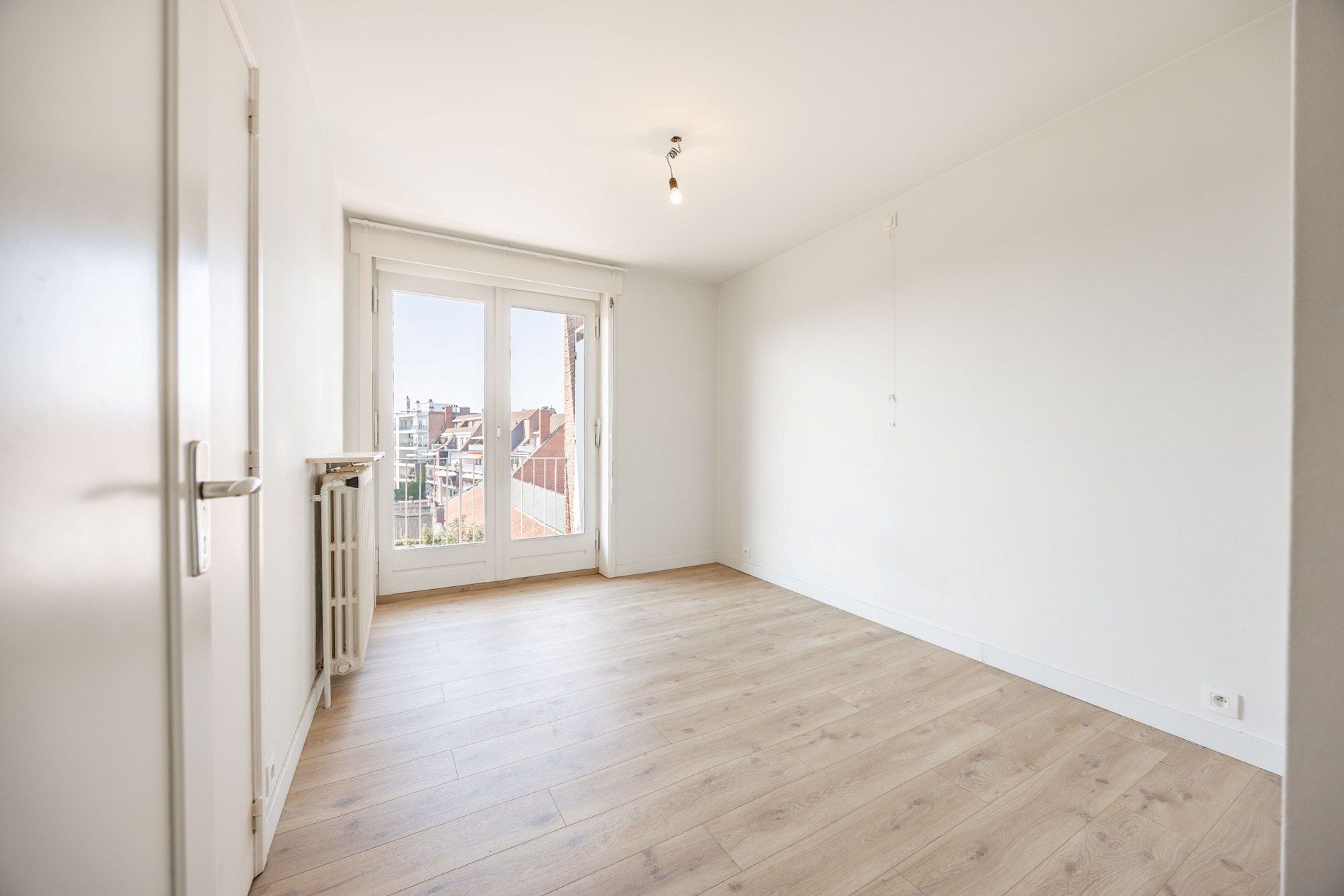 RUIM INSTAPKLAAR APPARTEMENT MET GARAGE foto 13