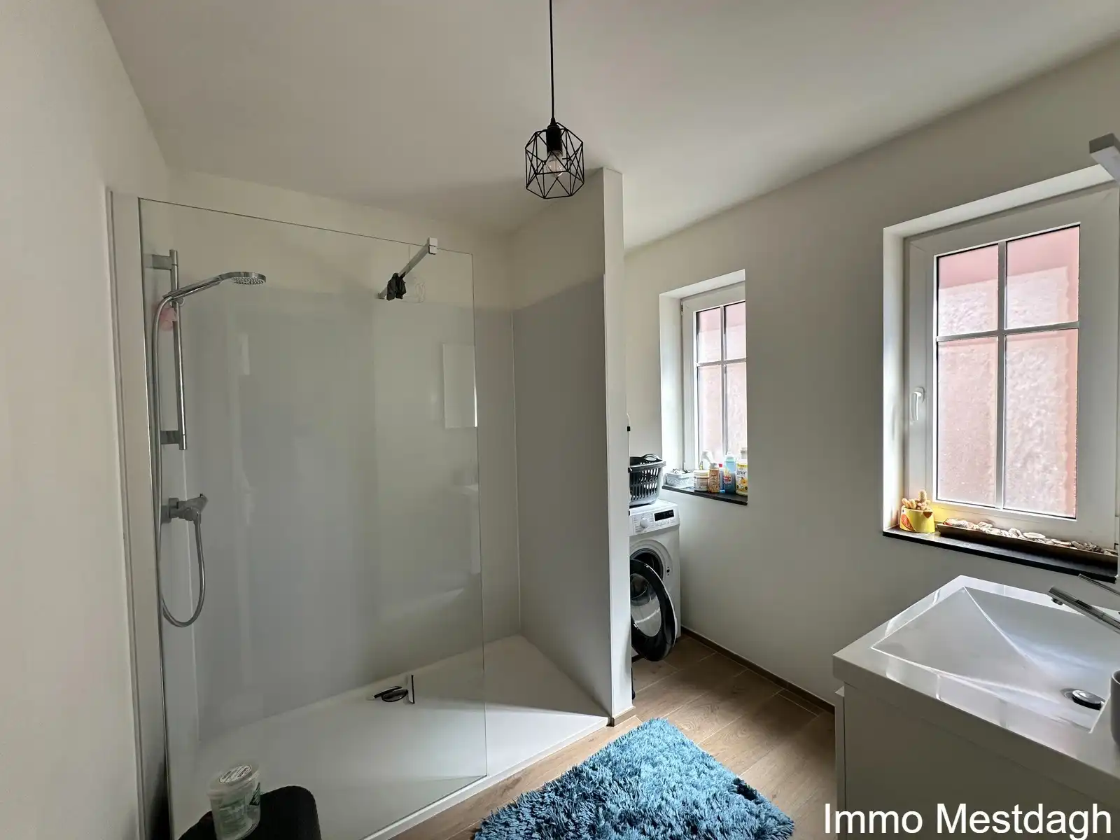 Recent modern appartement centrum Diest, met terras & 5 zonnepanelen foto 8