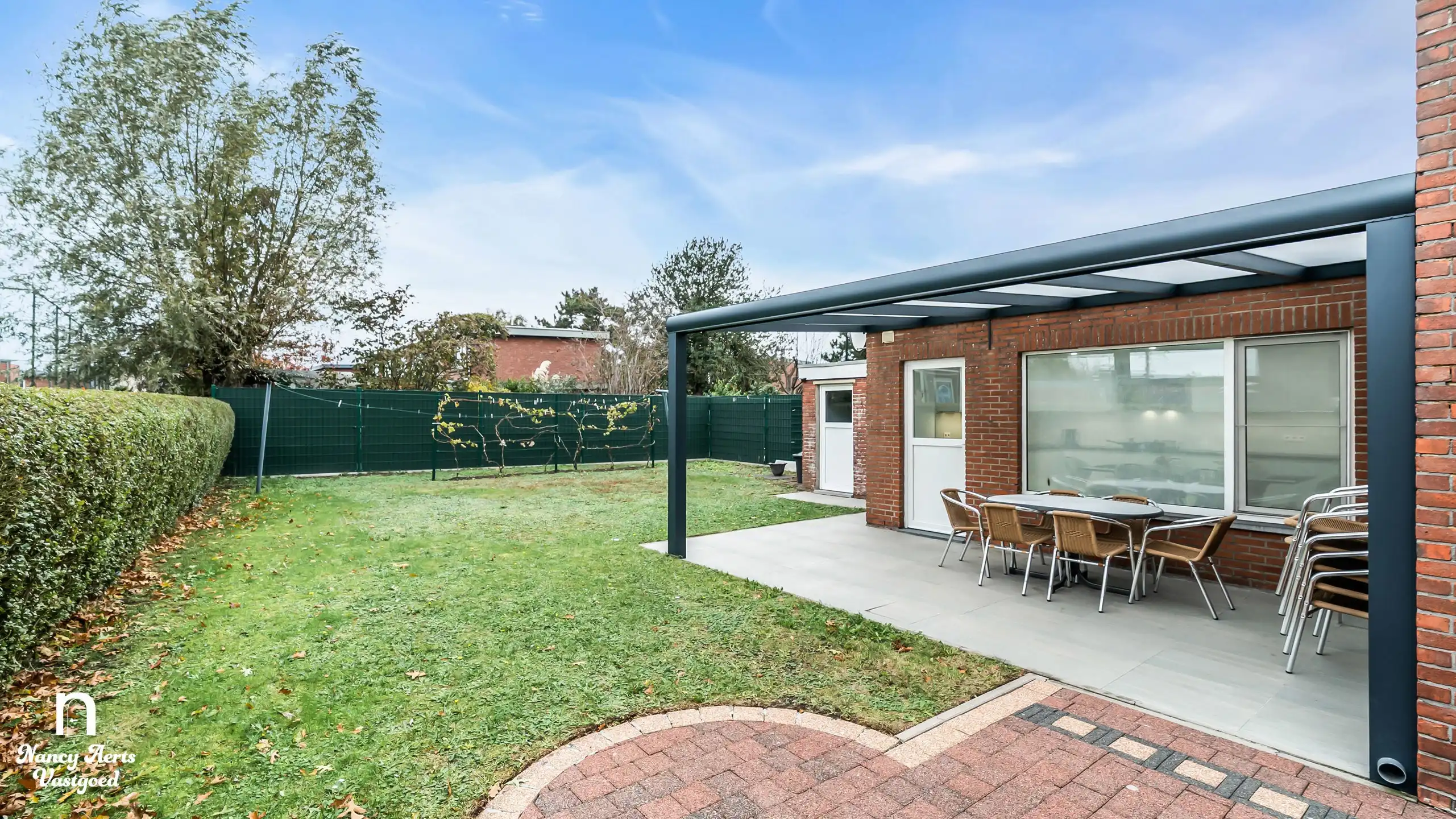 Gerenoveerde woning met 4 slaapkamers, tuin en leefkeuken foto 5