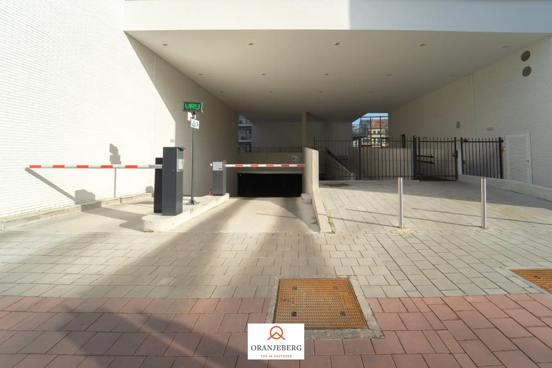 Nieuwbouw autostaanplaats te huur in afgesloten parkeergarage nabij Gent centrum foto 3