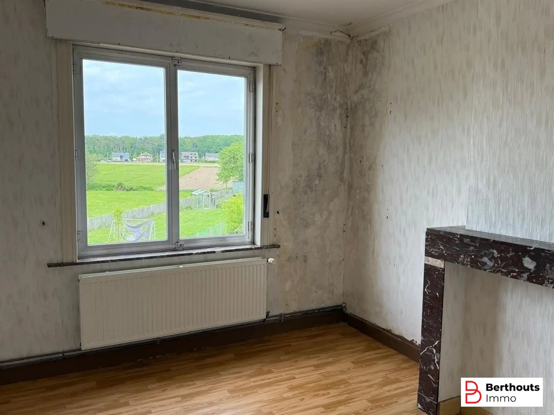VOLLEDIG TE RENOVEREN  WONING MET PRACHTIGE TUIN OP 11 ARE  foto 7