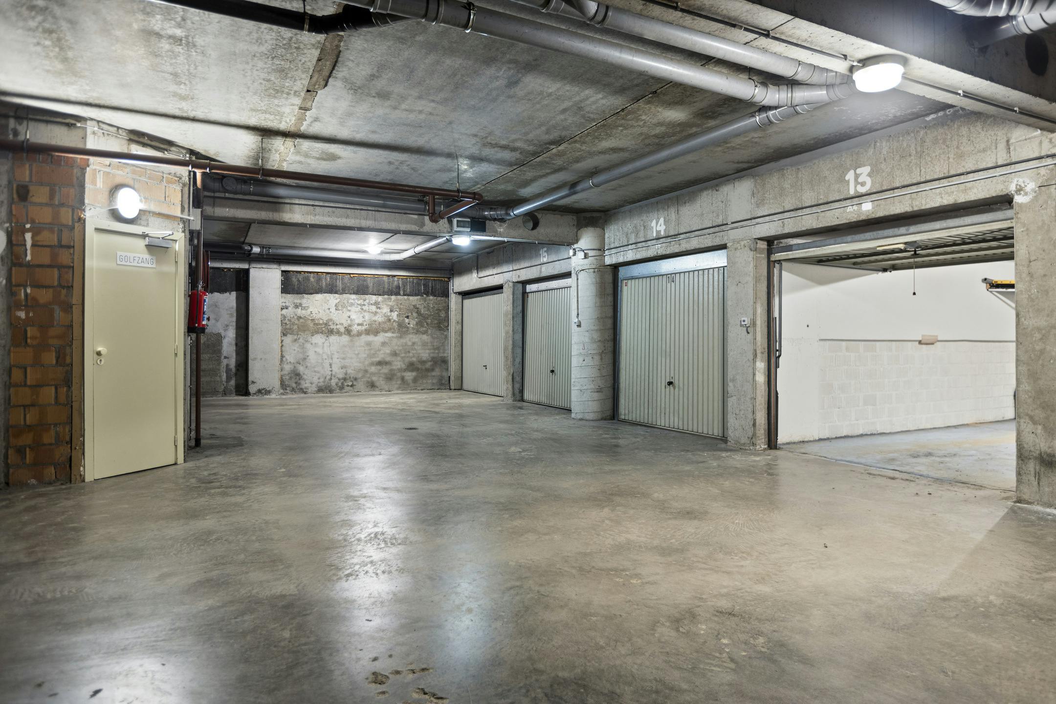 Garagebox (17m²) te koop in de Witte Berg in De Panne. foto 4