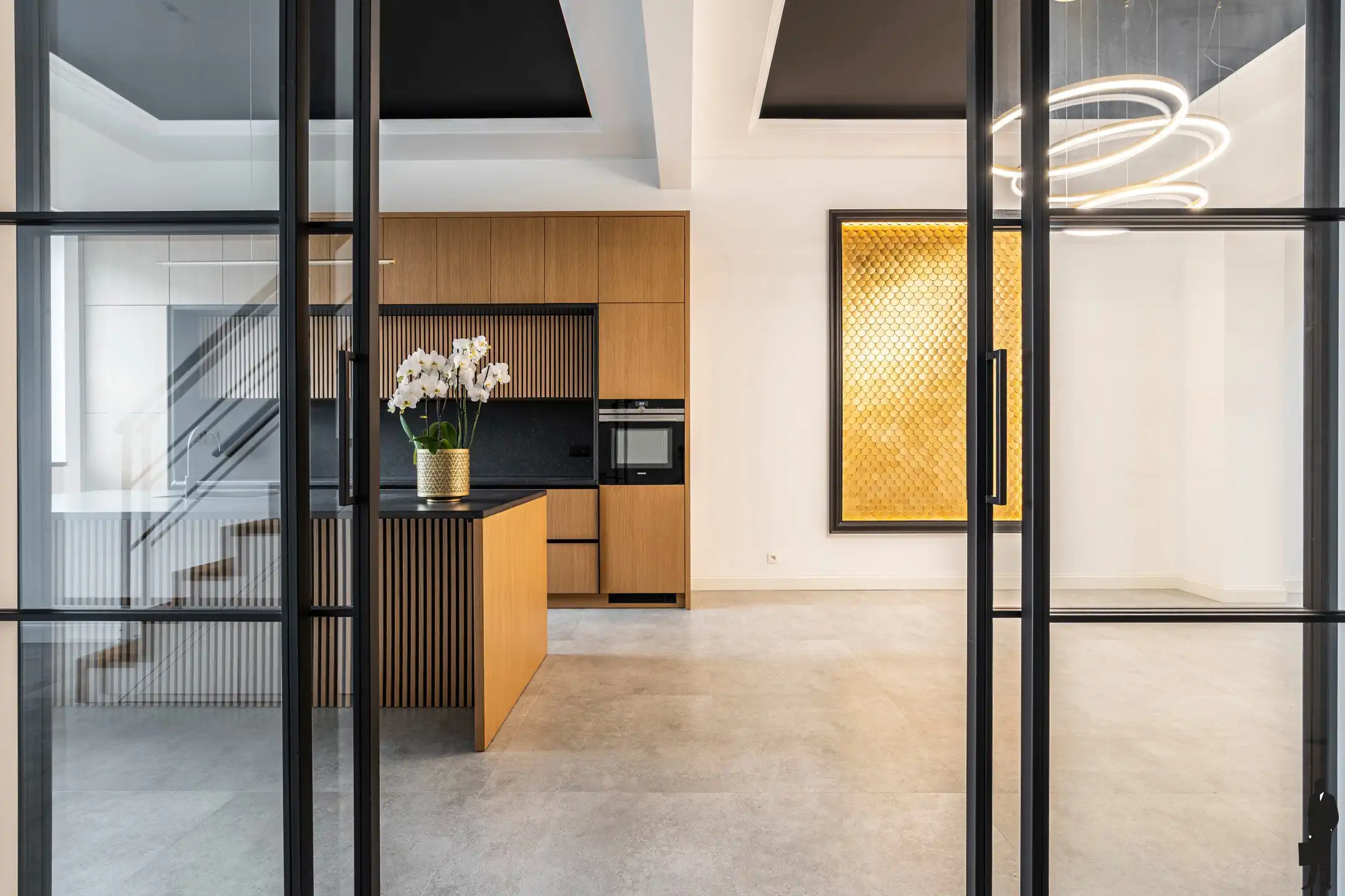 Luxe gerenoveerde woning met 4 slpk, 2 bdk en zonnige tuin foto 6