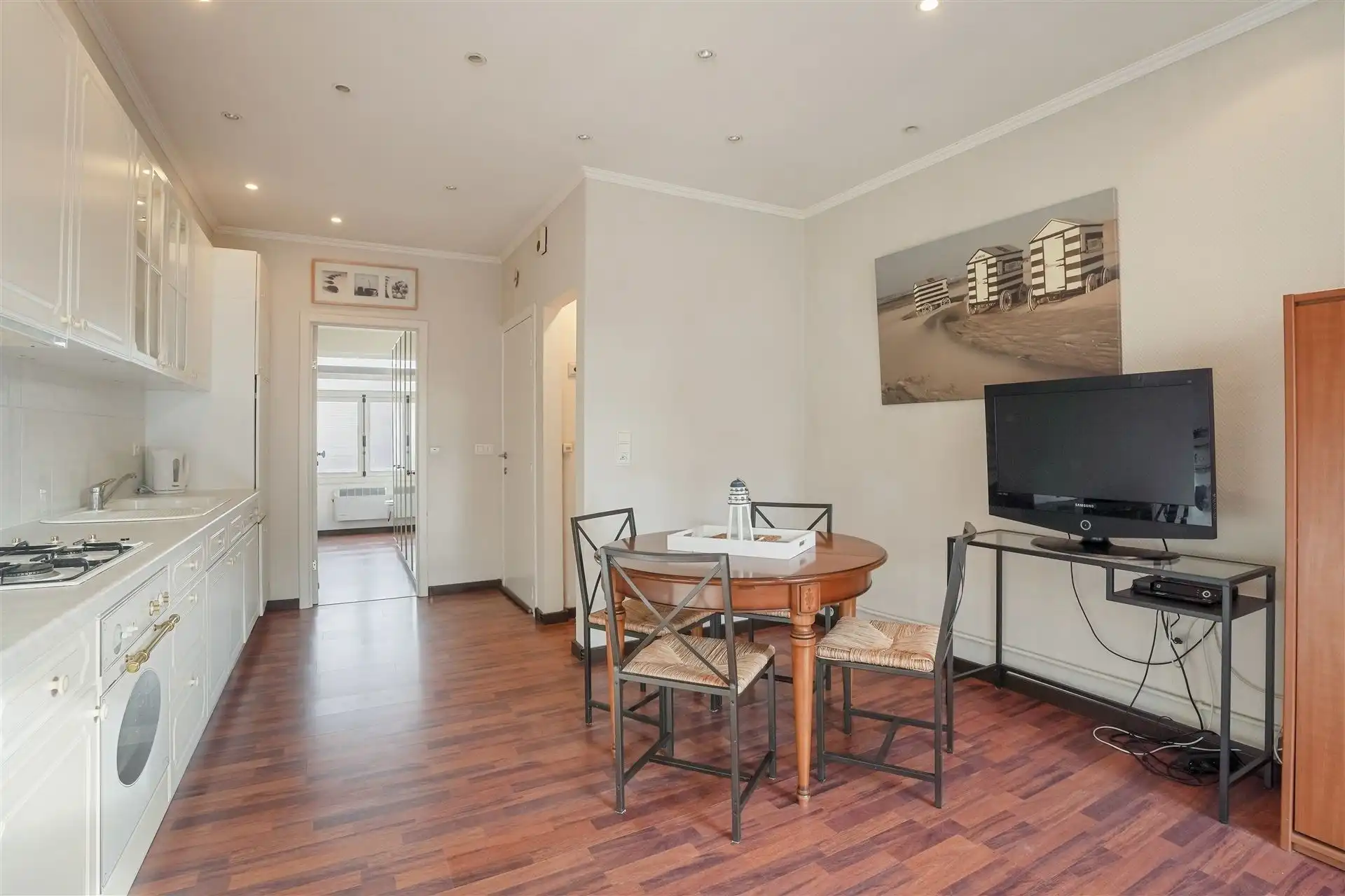 Hoofdfoto van de publicatie: ZONNIG / VLAK AAN ZEEDIJK