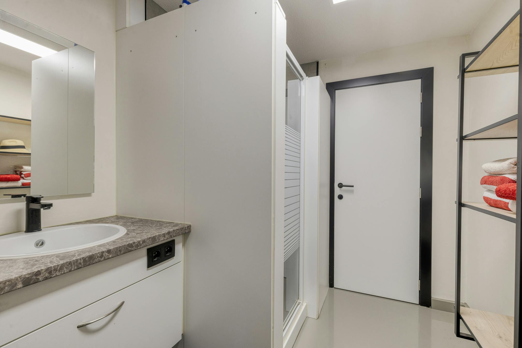 Gerenoveerd duplex appartement te koop in Blankenberge foto 9