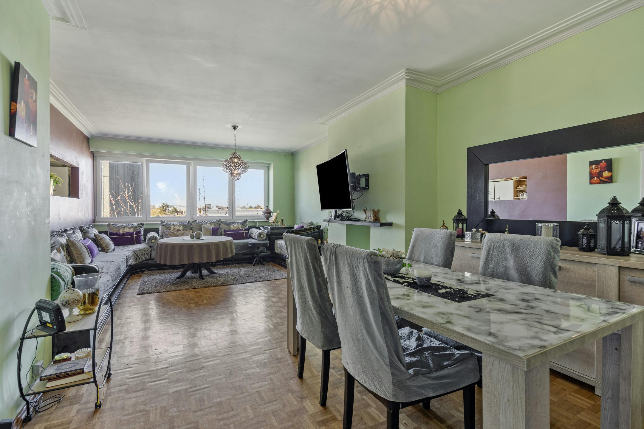 Instapklaar 2 slaapkamer appartement te koop! foto 2