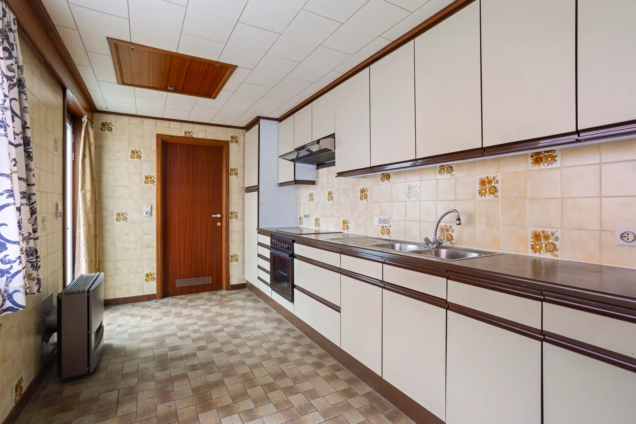 Charmante te renoveren woning met tuin en garage foto 13