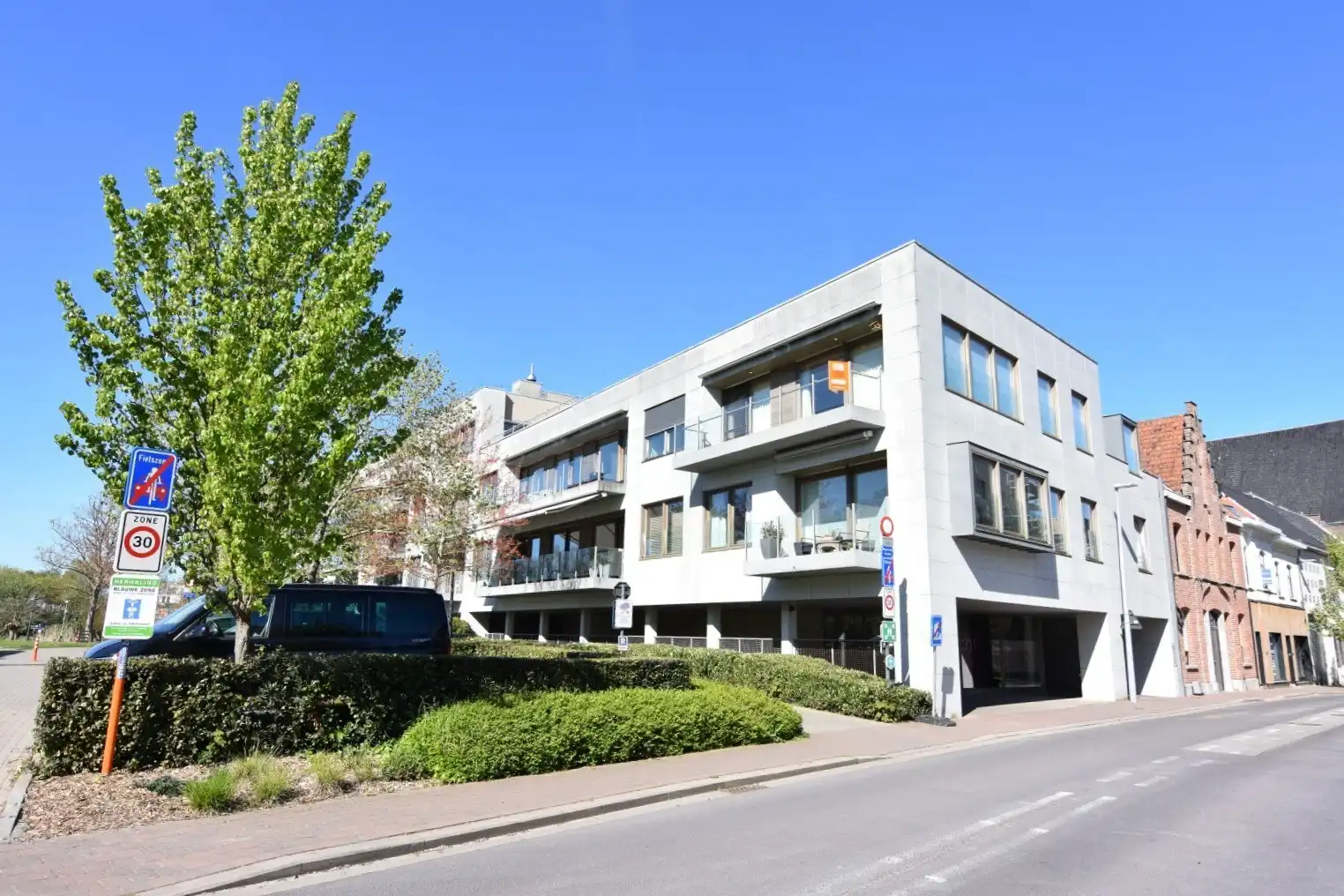 Luxe hoekappartement aan stadspark foto {{pictureIndex}}