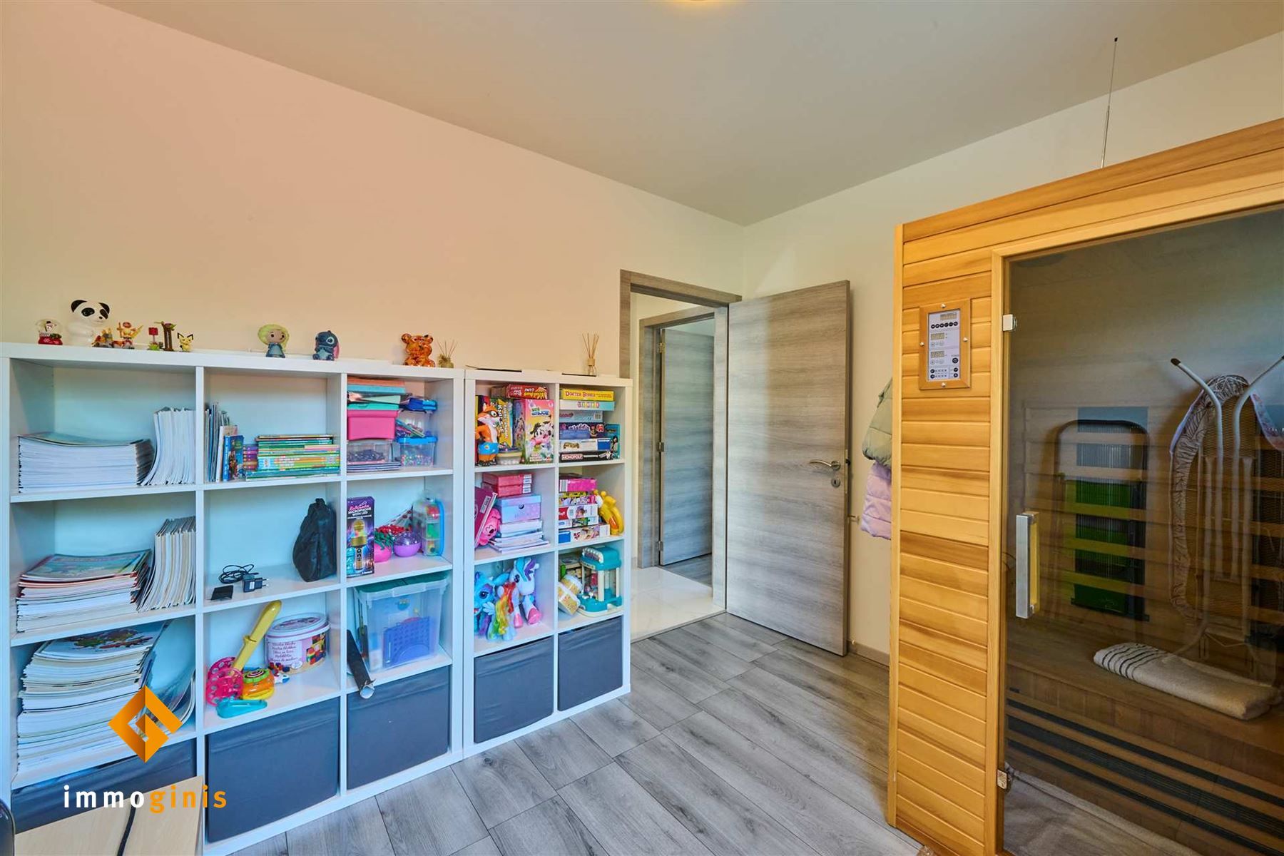 Zéér ruime (289 m²), energiezuinige woning met 5 (mogelijk 7) slpks! foto 16