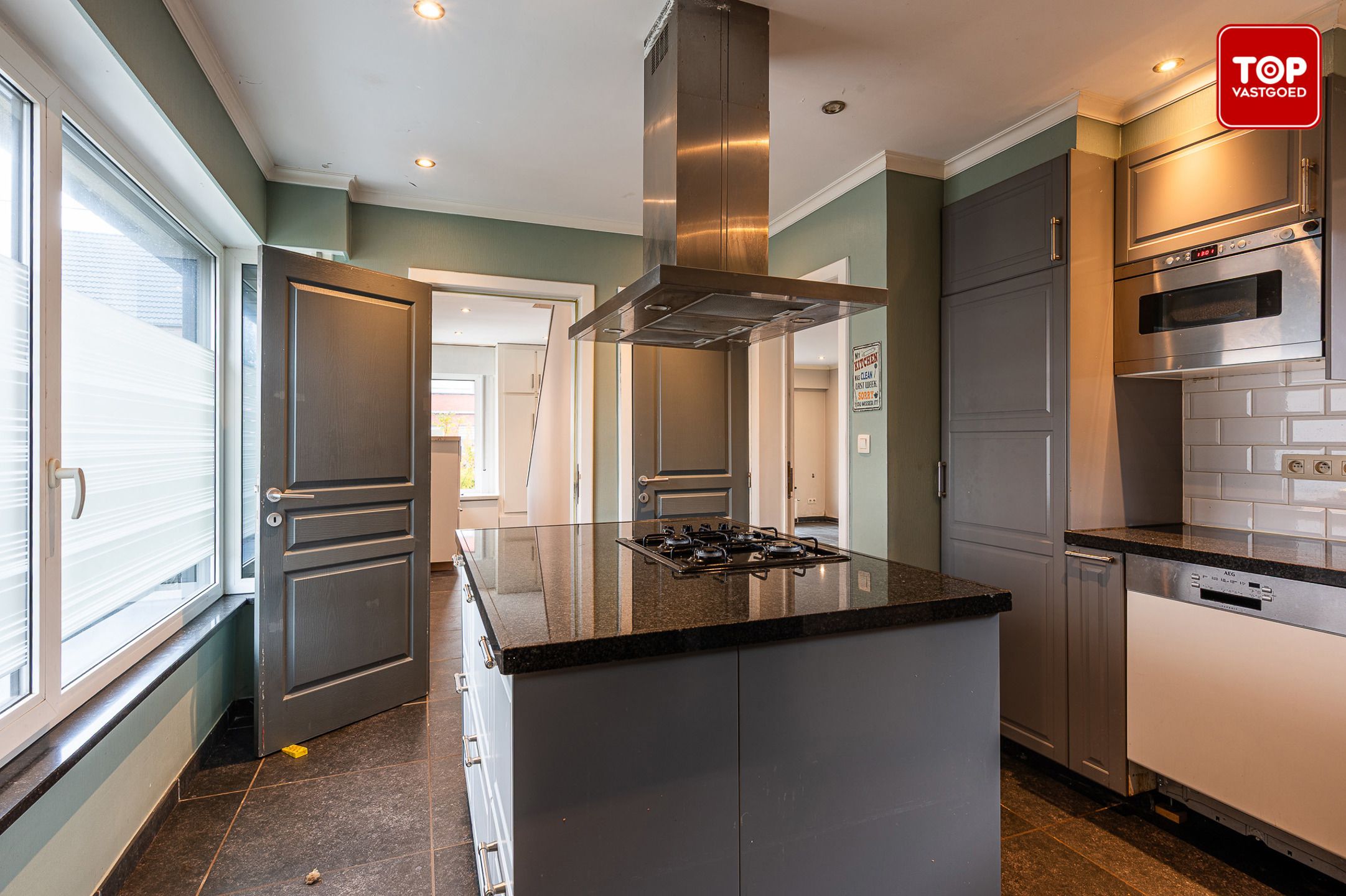 Halfopen woning met 4 slaapkamers, grote tuin en  ruime garage foto 6