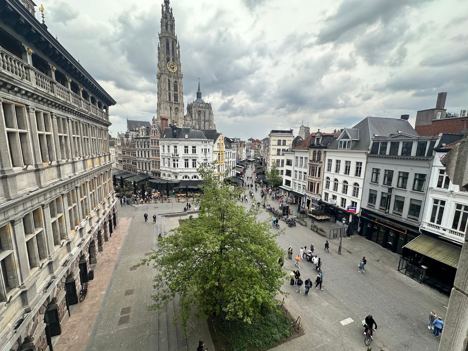 Horecazaak op prachtlocatie in hartje Antwerpen foto {{pictureIndex}}
