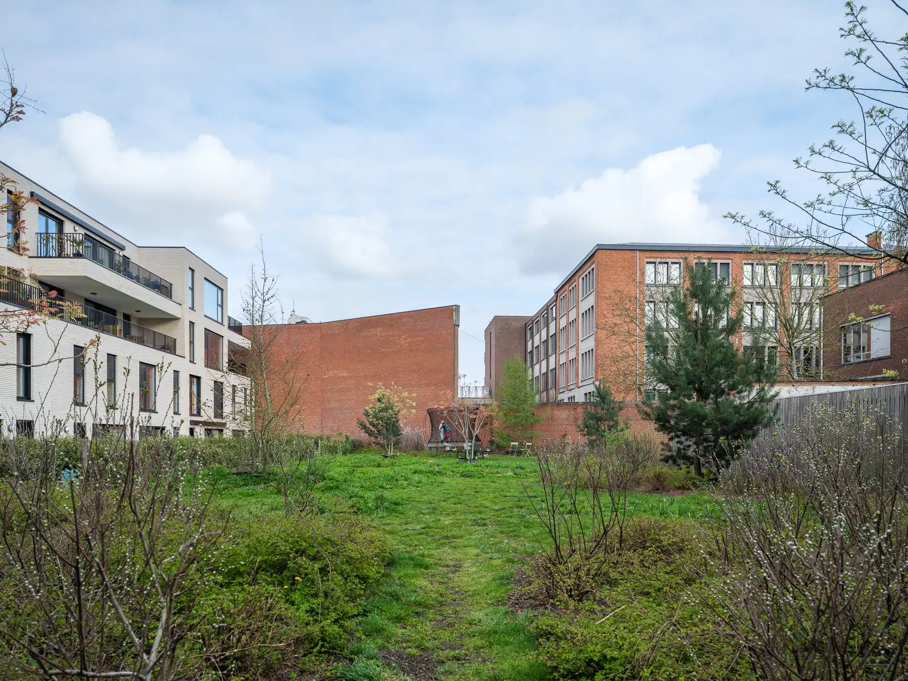 Instapklaar recent appartement met terras foto 11