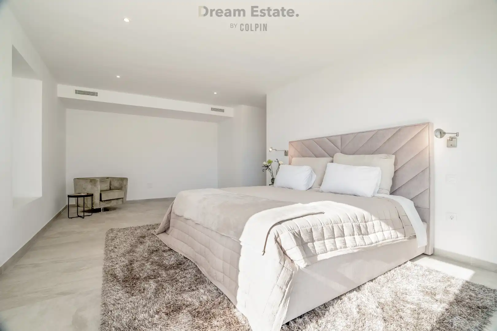 Een moderne familie villa te El Paraiso, Benahavis, New Golden Mile foto 10