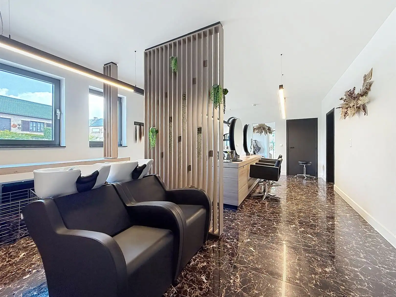 Huis met praktijkruimte, 4 slpks,  2 bdks, 10a 34ca foto 42