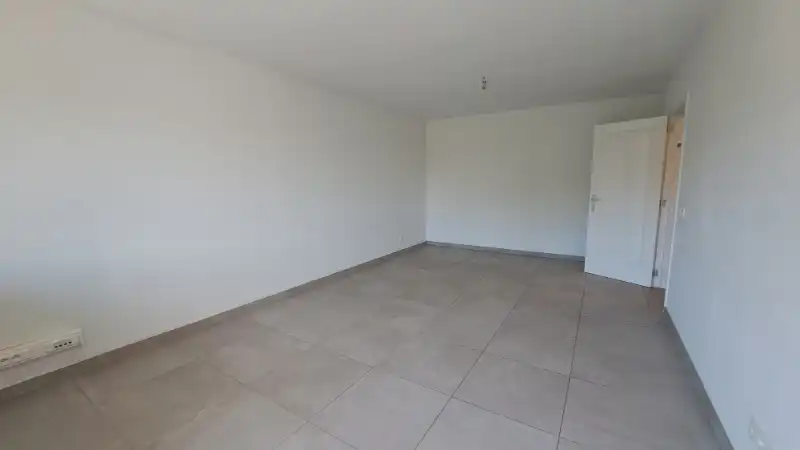 Gerenoveerde SERVICEFLAT met TERRAS en STANDPLAATS te koop in Assebroek Brugge foto 3