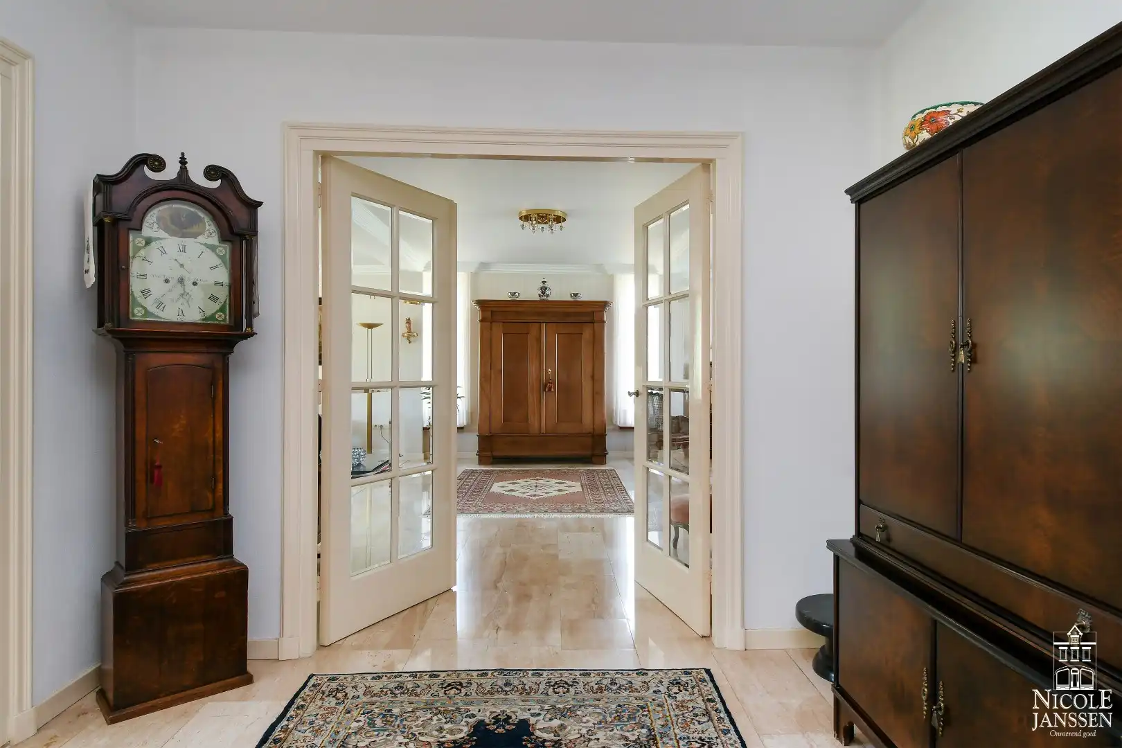 Stijlvol en ruim ingedeeld landhuis met grote tuin in het centrum foto 4