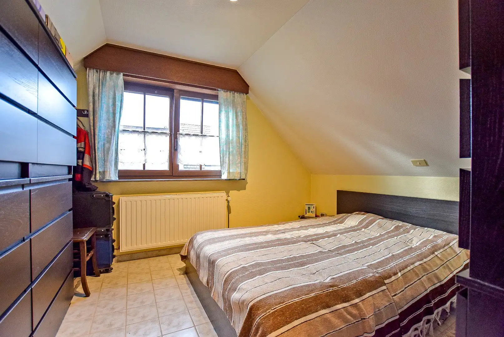 Praktische alleenstaande woning op 1198m² te centrum Veurne! foto 11