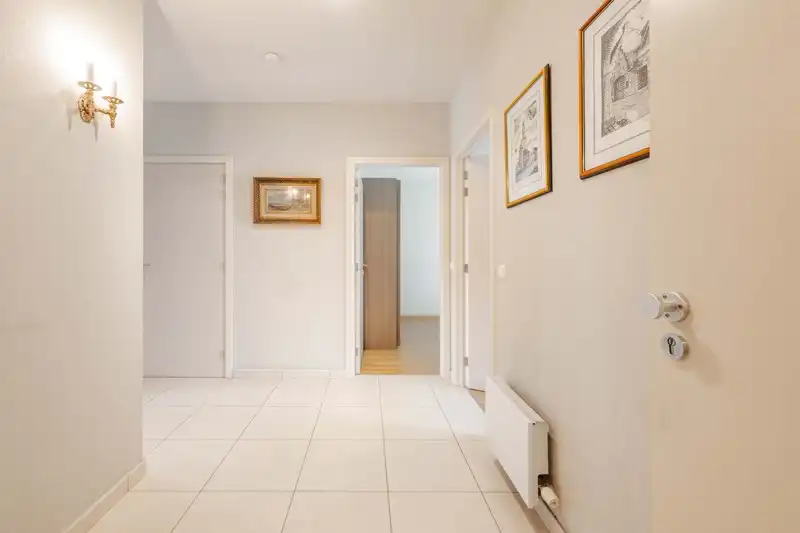 Gelijkvloers 2-slaapkamerappartement met tuin en garage nabij centrum Tielt TE KOOP! ✨🏡 foto 3
