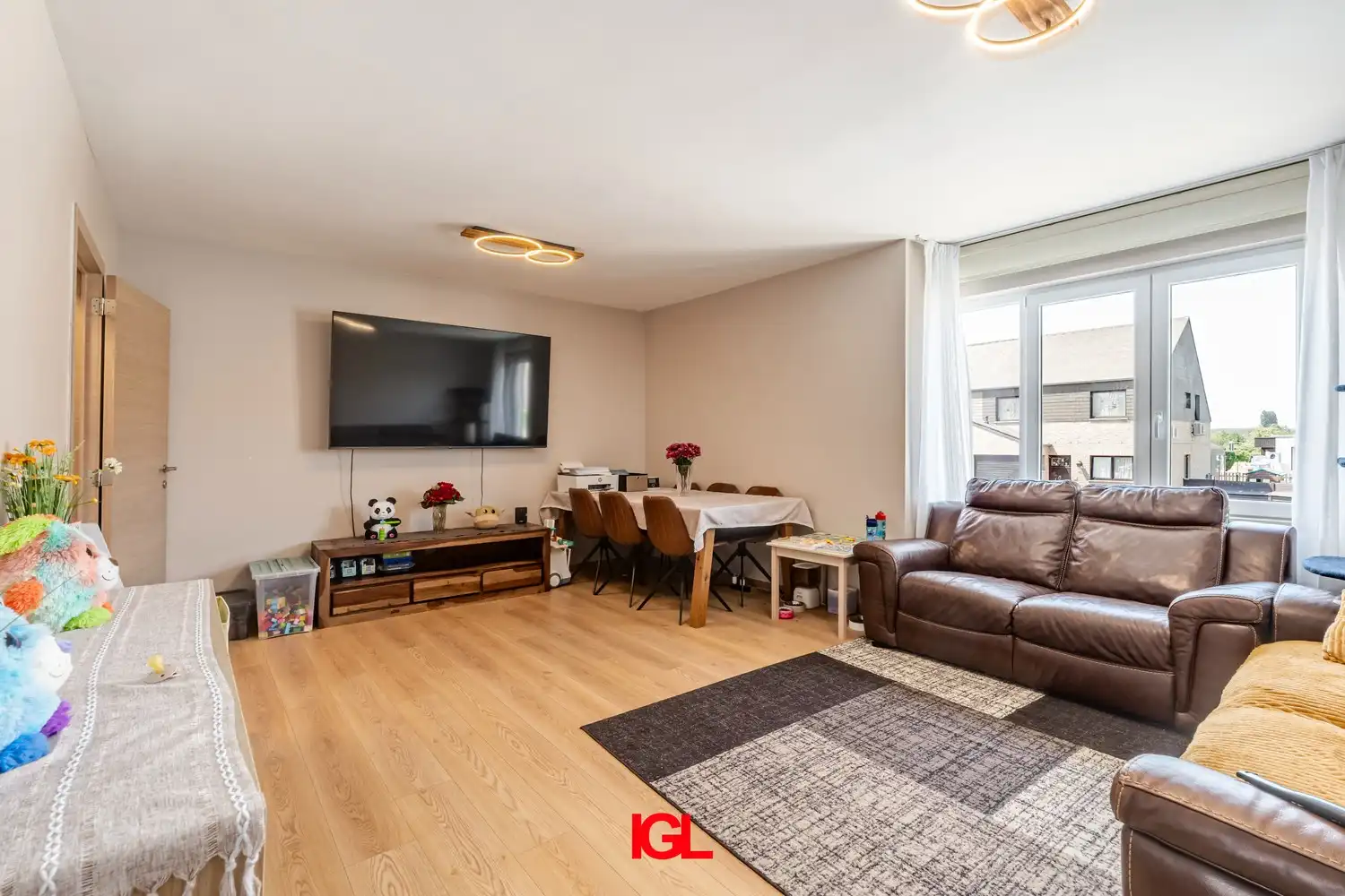 3-gevel woning met zuidgerichte tuin en garage foto 4