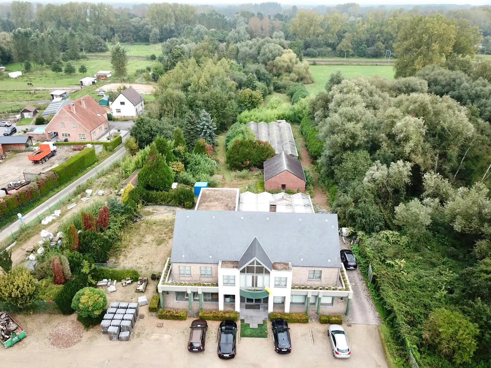 Ruim duplex appartement met handel voor agrarische functie. foto 3