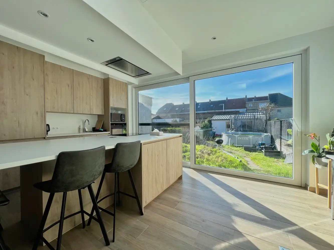 Lichtrijke gezinswoning met 4 slpks. + zonnige tuin! foto {{pictureIndex}}