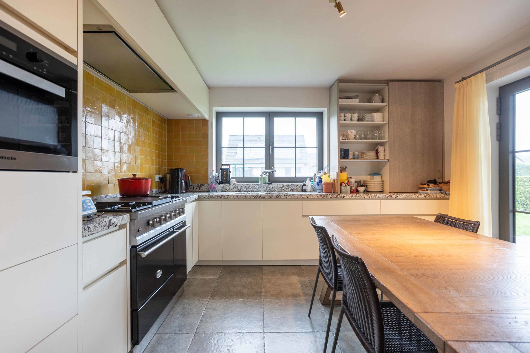 Rustig gelegen, recente villa met garage, oprit en tuin! foto 10
