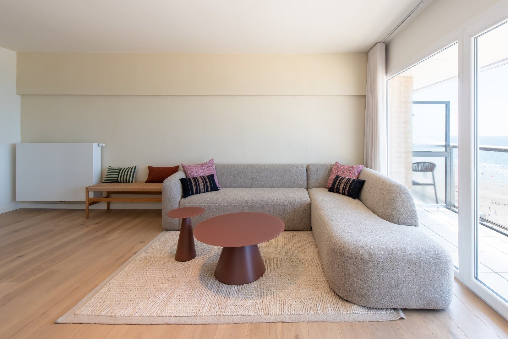 Uniek gerenoveerd doorloopappartement met frontaal zeezicht in residentie Pearl Beach te Middelkerke foto 5