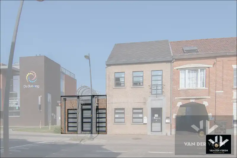 Opbrengsteigendom bestaande uit drie entiteiten: feestzaal/dienstencentrum, kantoorruimte en een duplexappartement kort aan de school en in het centrum van Paal, op een steenworp van het op- en afrittencomplex van de autosnelweg E313! foto 13