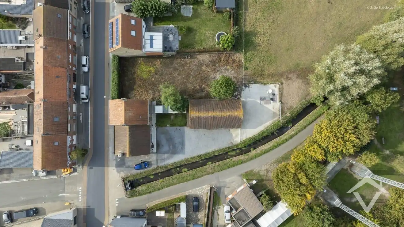 Alleenstaande woning met naastliggend stuk bouwgrond en weide te Eernegem foto 30