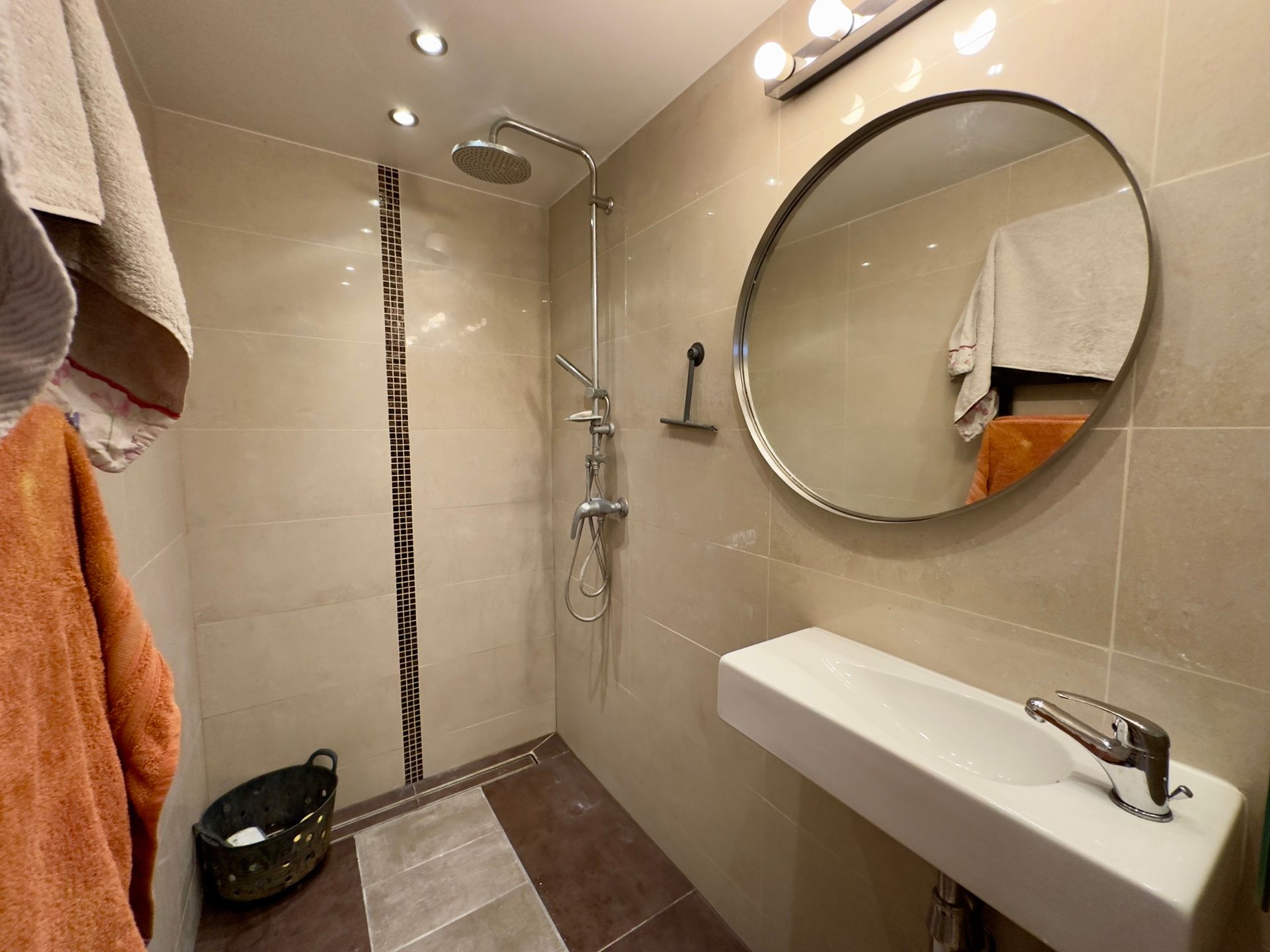 Gemeubileerde studio met slaapgedeelte ideaal gelegen! foto 5