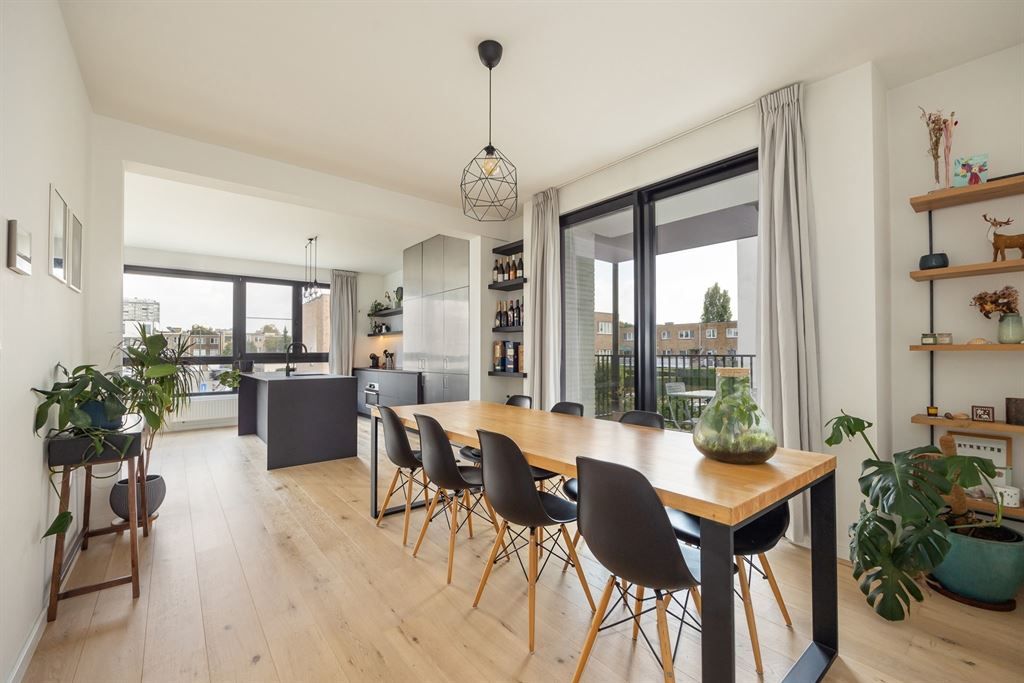Luxueus appartement met 2 terrassen en autostaanplaats en ta foto {{pictureIndex}}