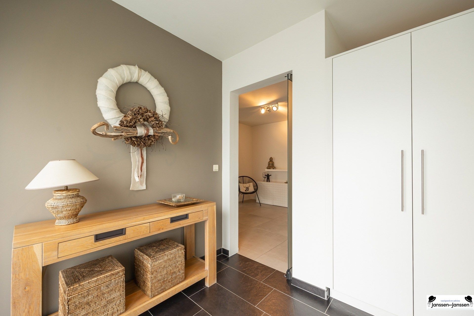 Instapklare, volledig gerenoveerde woning op royaal perceel! foto 2