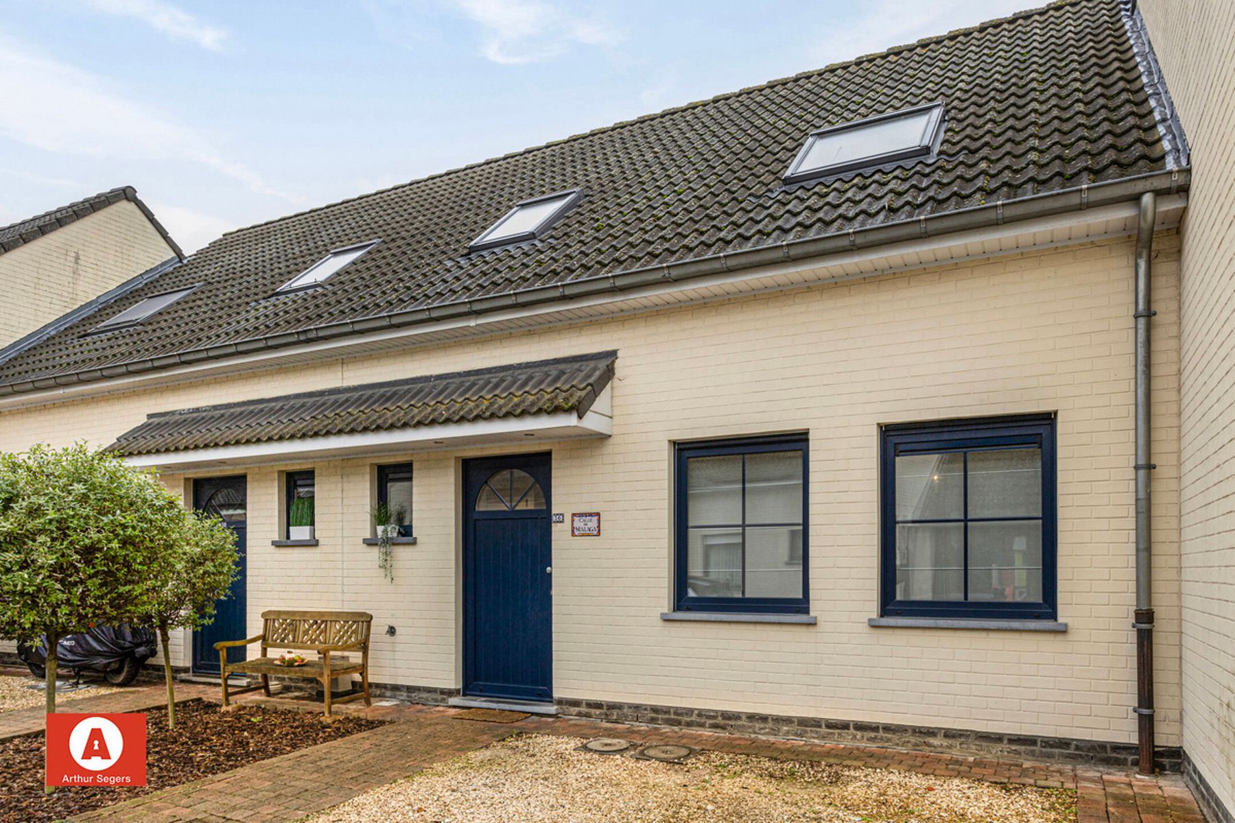 Instapklare woning met 3 slaapk. en ZW tuin op toplocatie foto 3