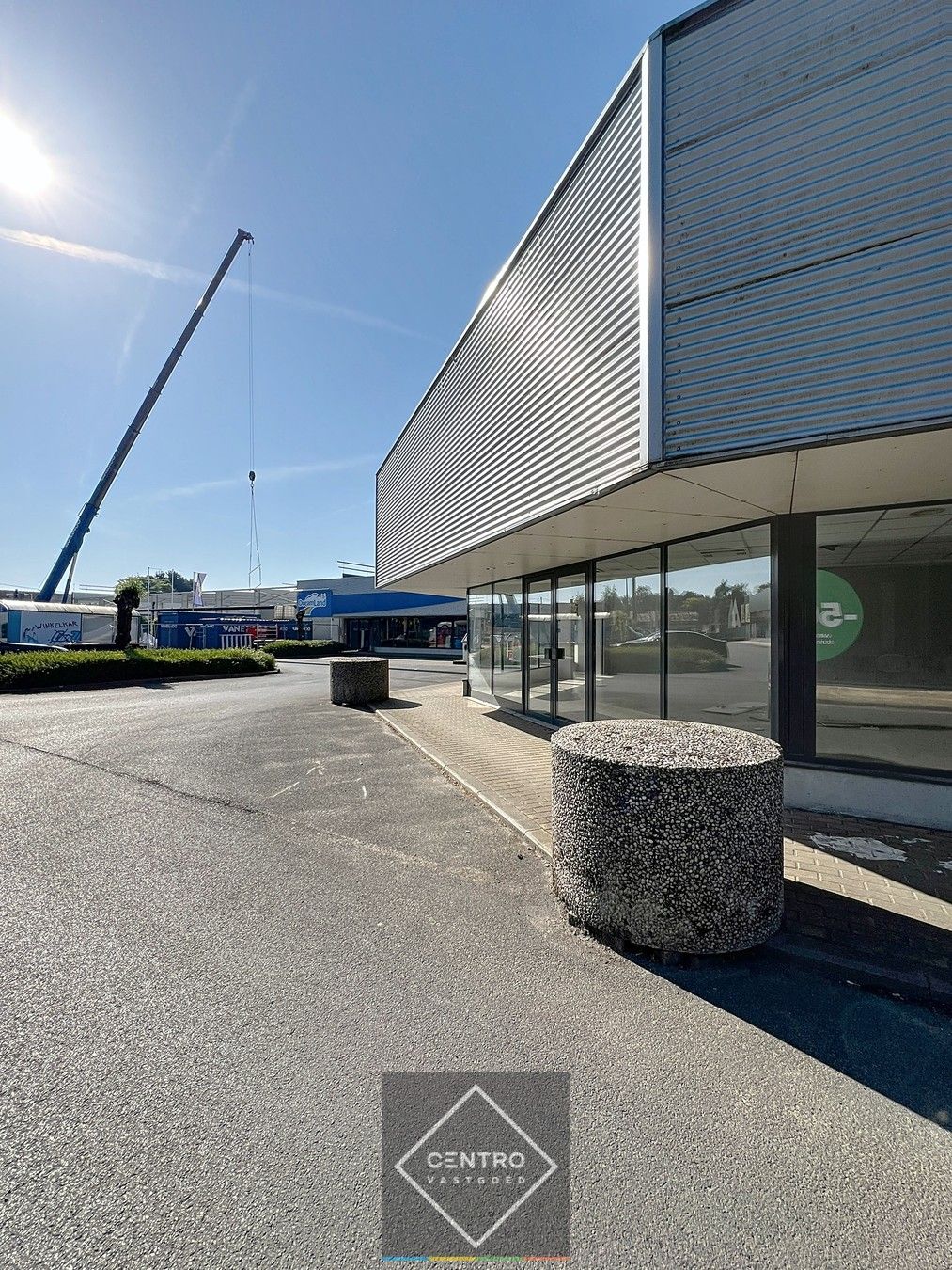 RUIME (± 450 m²) baanwinkel te huur in hét bruisende MAMMOETCENTER van Roeselare ! foto 6