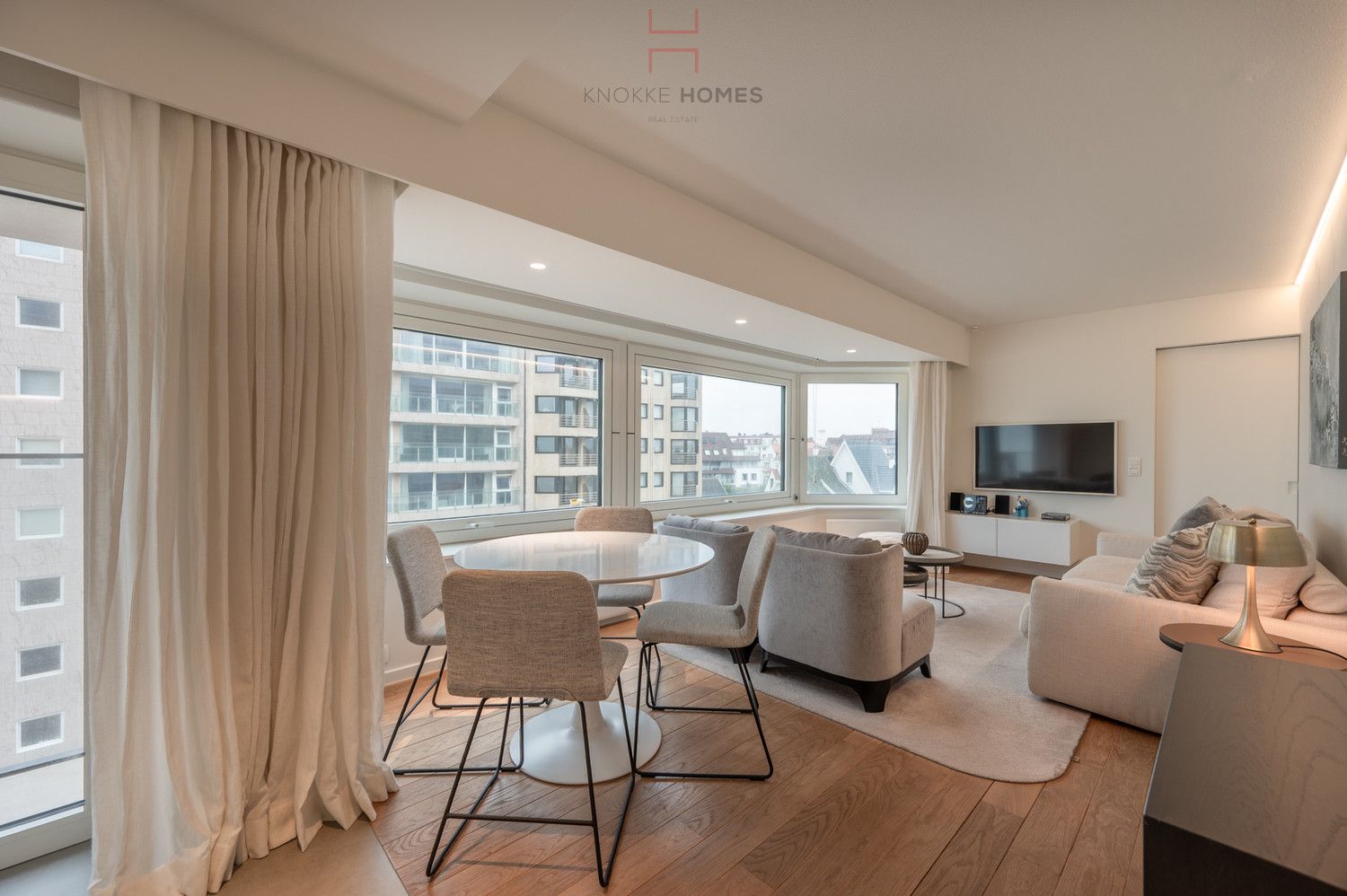 Volledig gerenoveerd vakantie-appartement met breed zijdelings zeezicht foto 7