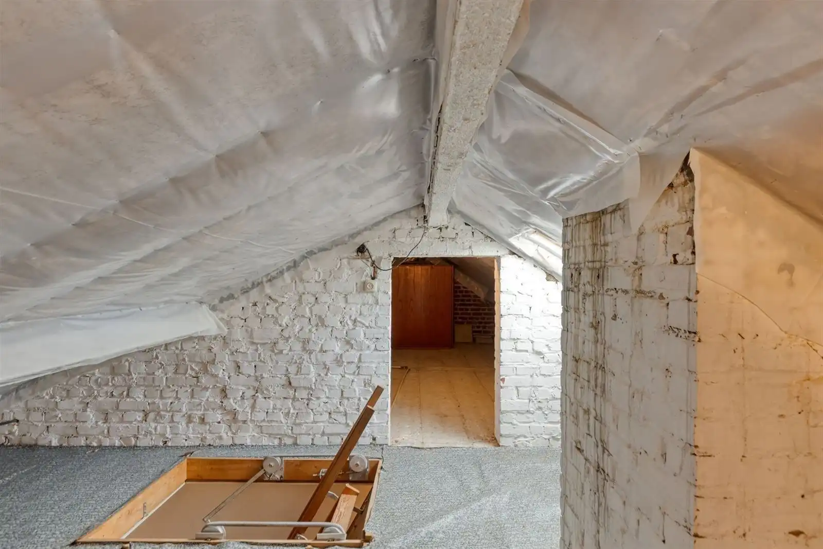 Charmante lichtrijke woning (251m²) met 4 slaapkamers + garage op een uitstekende locatie te Buizingen  foto 23